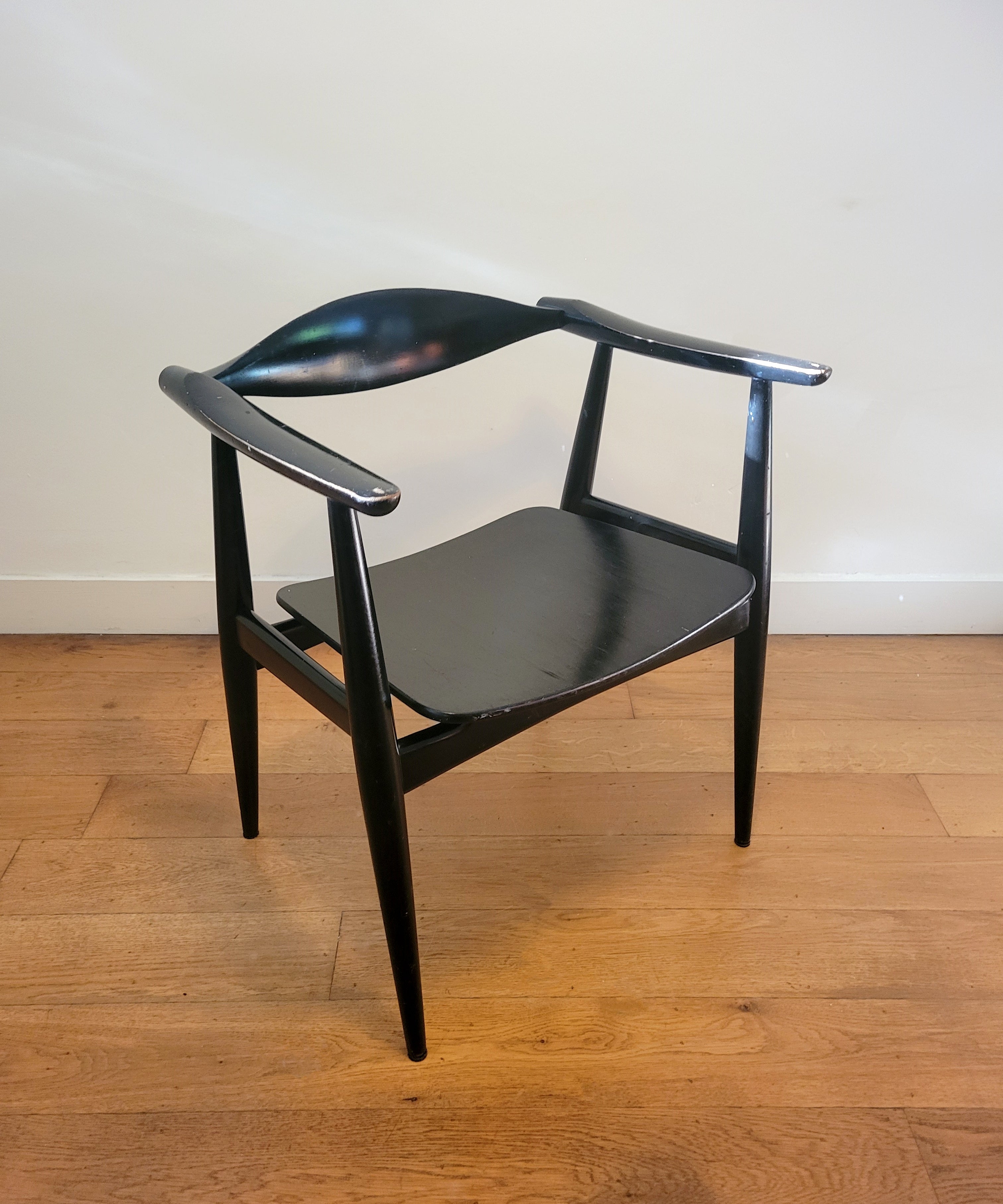 Vintage_CH35_chair_by_Hans_J._Wegner_for_Carl_Hansen_1959