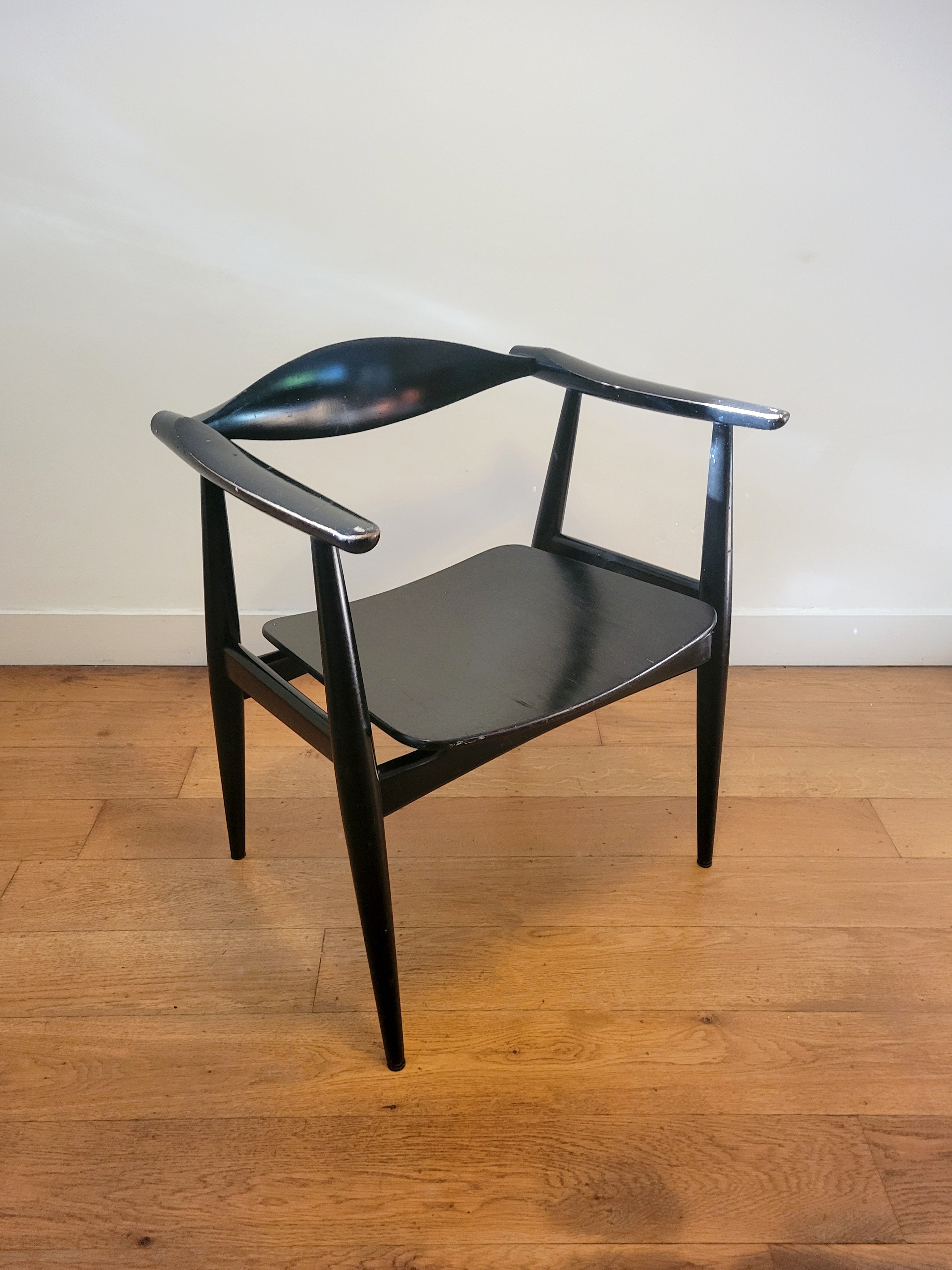 Vintage_CH35_chair_by_Hans_J._Wegner_for_Carl_Hansen_1959