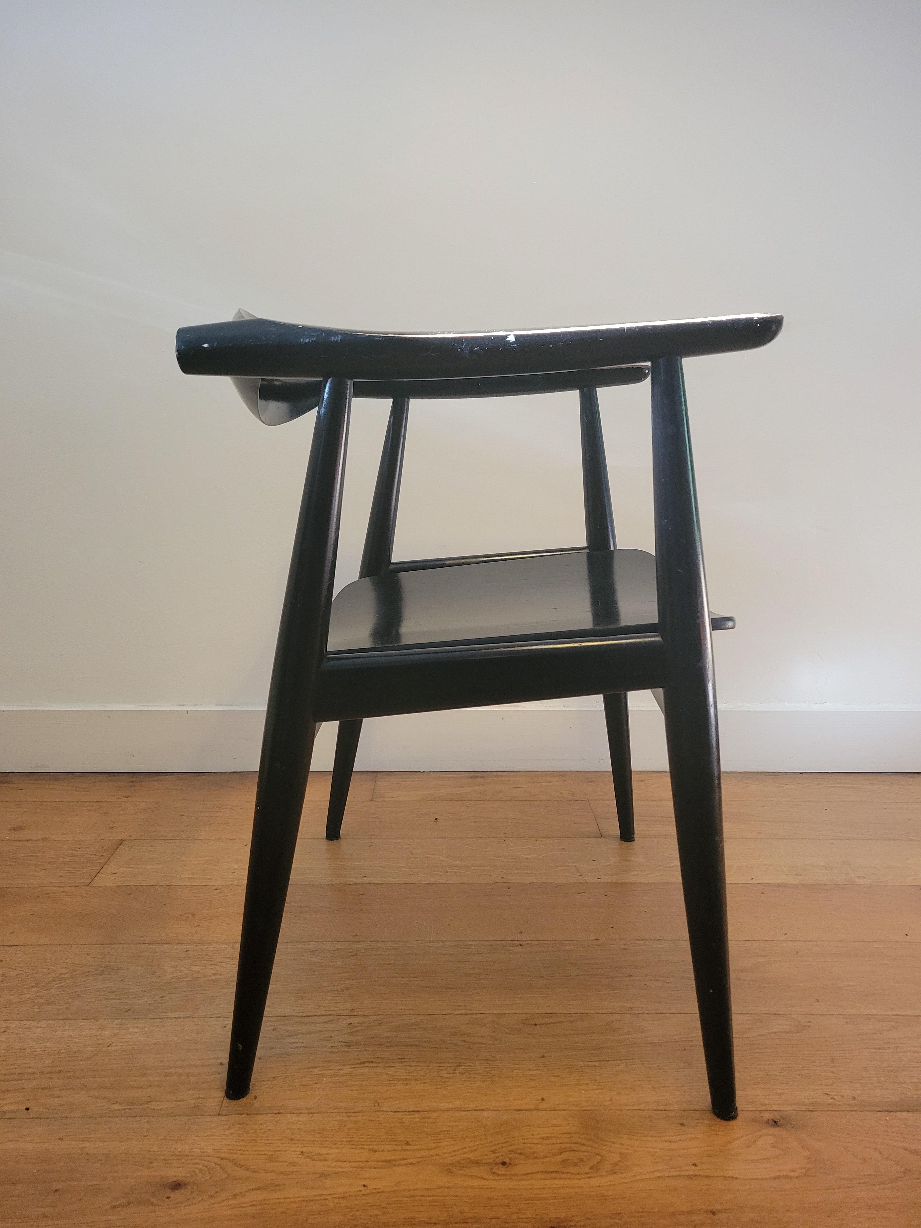 Vintage_CH35_chair_by_Hans_J._Wegner_for_Carl_Hansen_1959