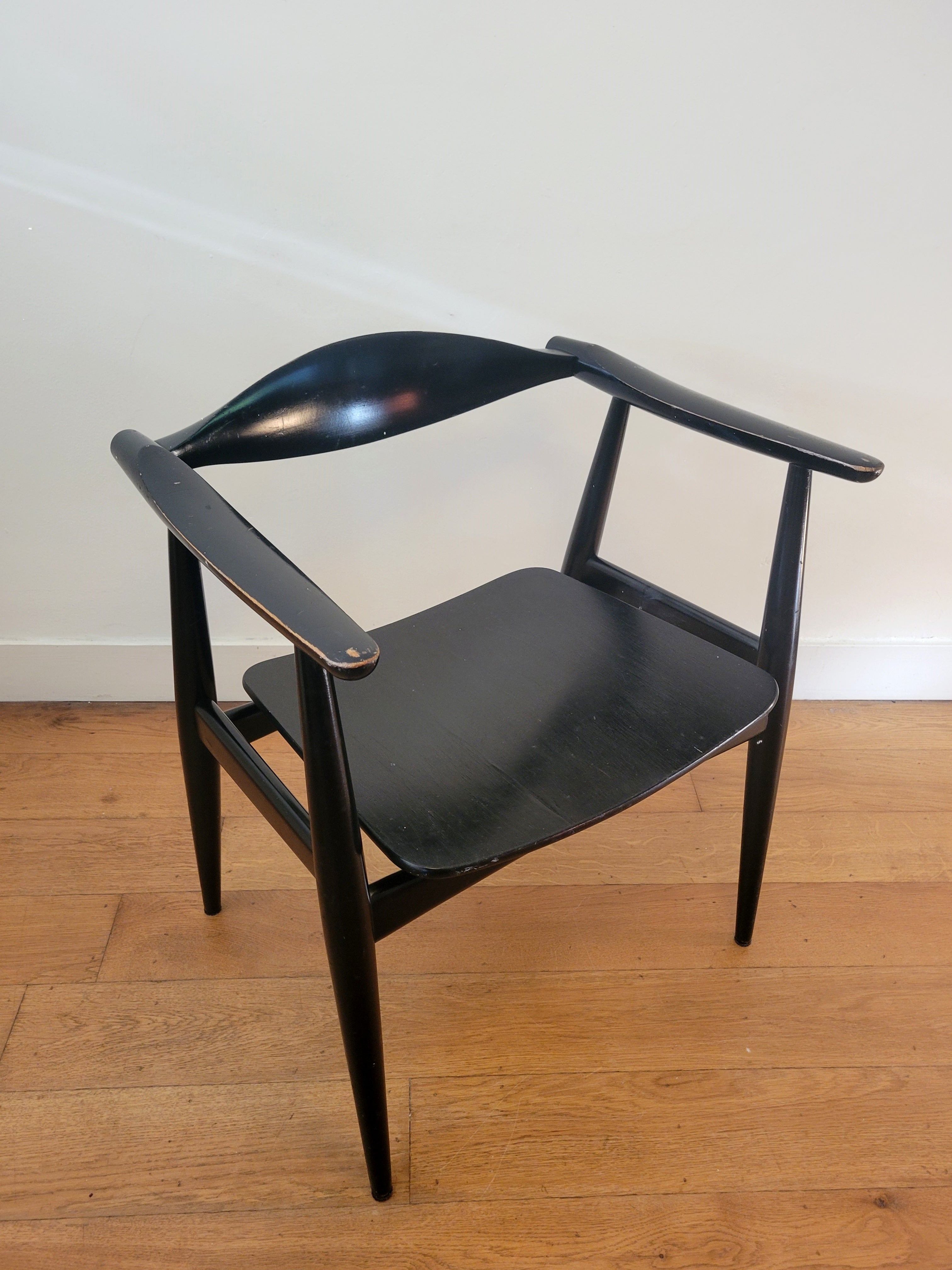 Vintage_CH35_chair_by_Hans_J._Wegner_for_Carl_Hansen_1959