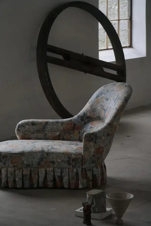 Vintage_Chaise_Lounge_/_Canapé_with_Floral_Upholstery