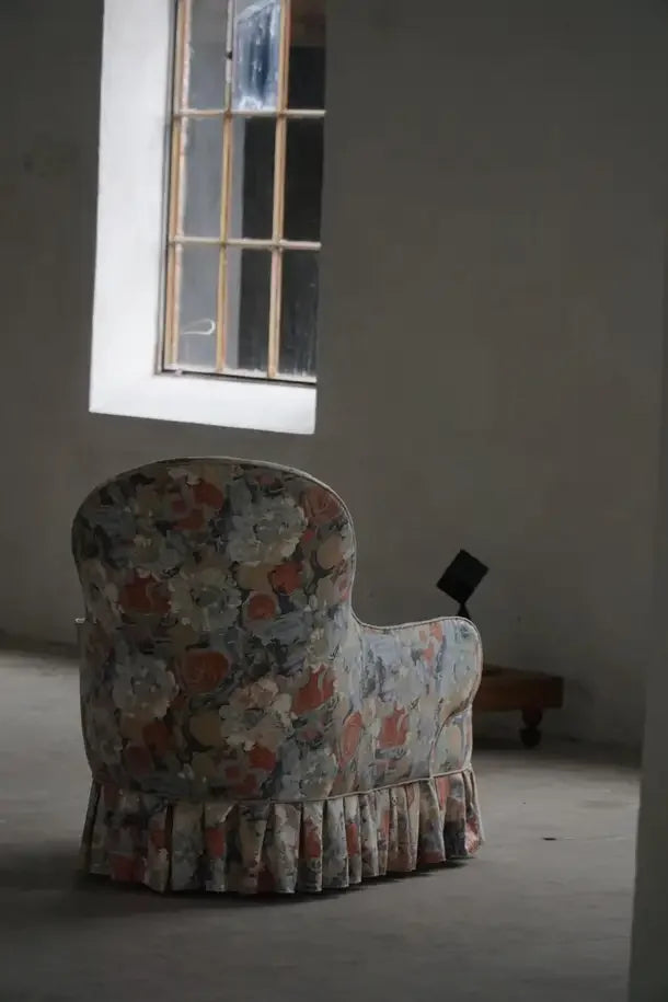 Vintage_Chaise_Lounge_/_Canapé_with_Floral_Upholstery