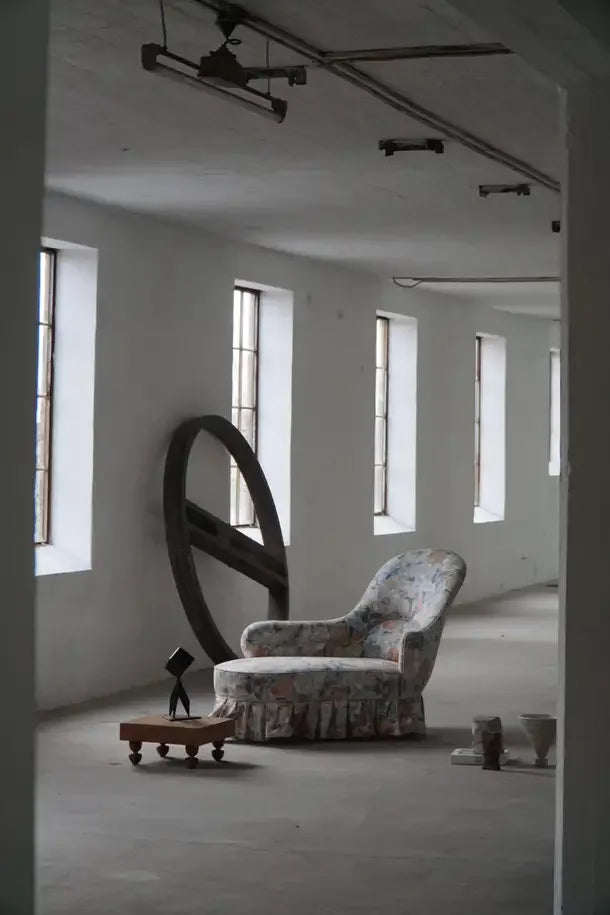 Vintage_Chaise_Lounge_/_Canapé_with_Floral_Upholstery