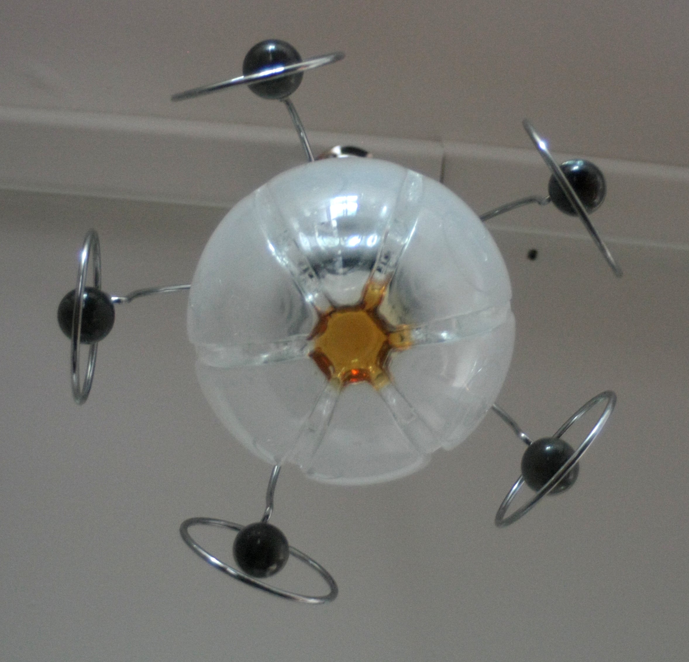 Vintage_chandelier_from_the_1970s,_Italy