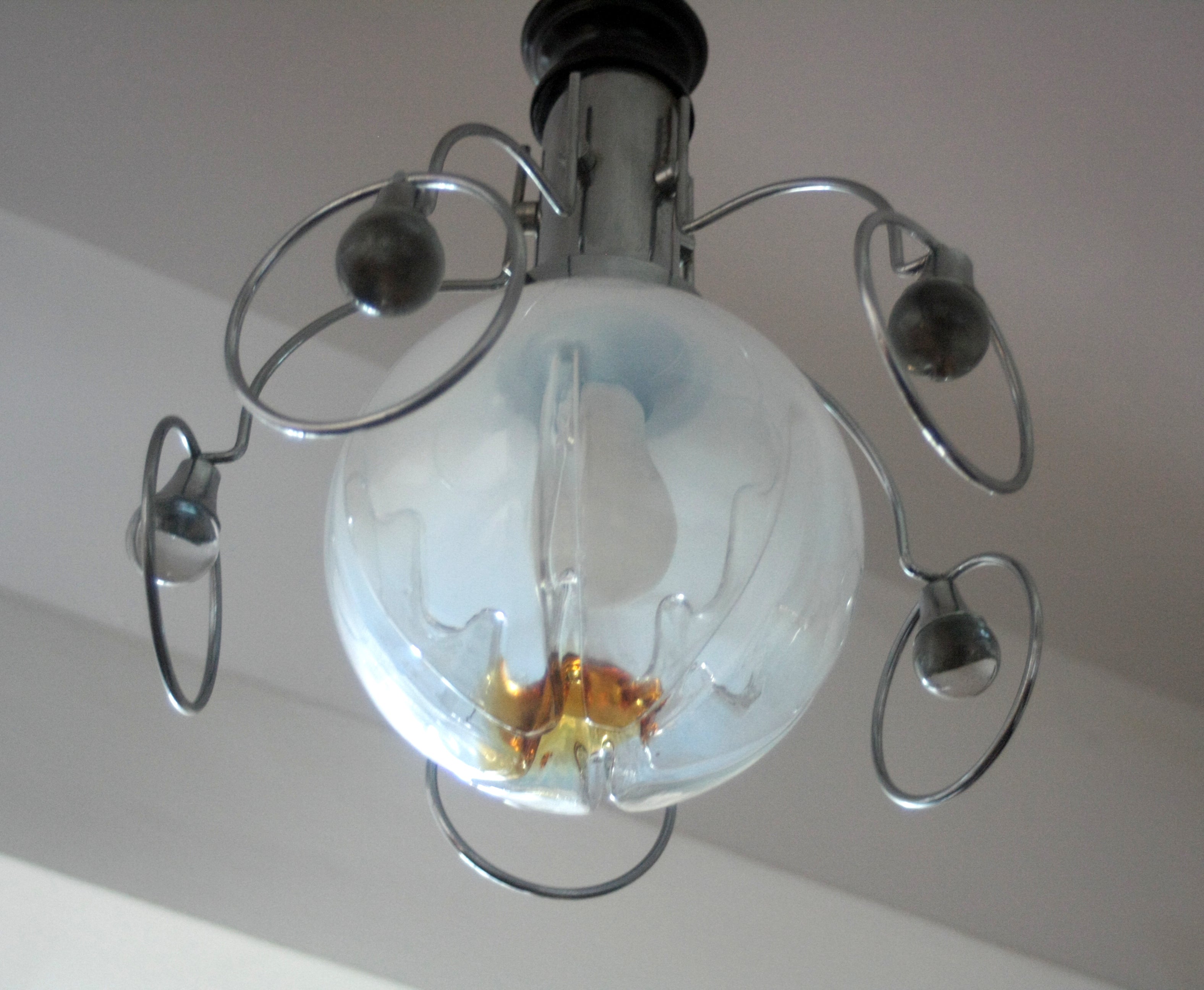 Vintage_chandelier_from_the_1970s,_Italy