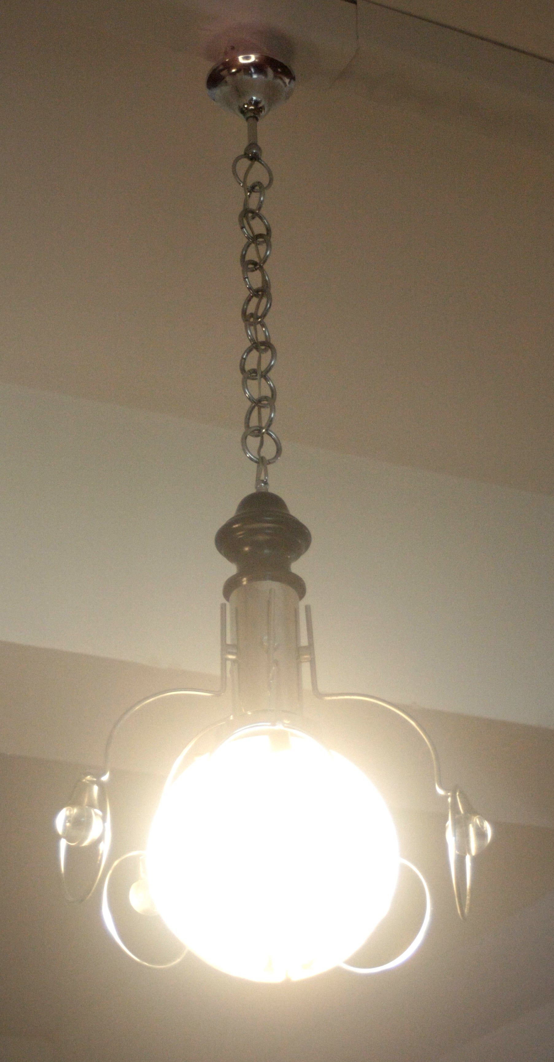 Vintage_chandelier_from_the_1970s,_Italy