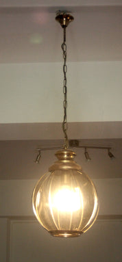 Vintage_chandelier_from_the_1970s,_Italy