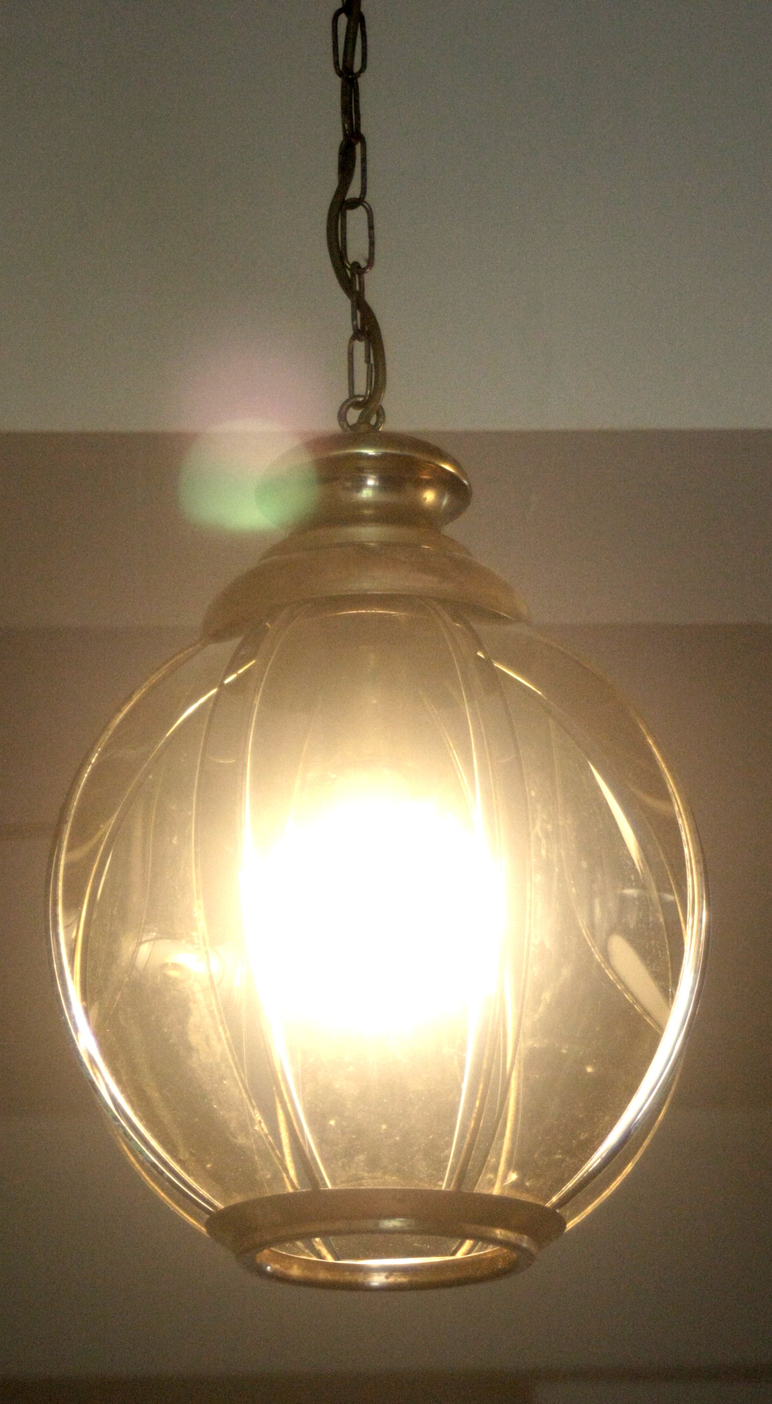 Vintage_chandelier_from_the_1970s,_Italy