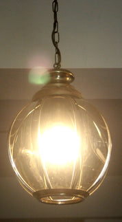 Vintage_chandelier_from_the_1970s,_Italy