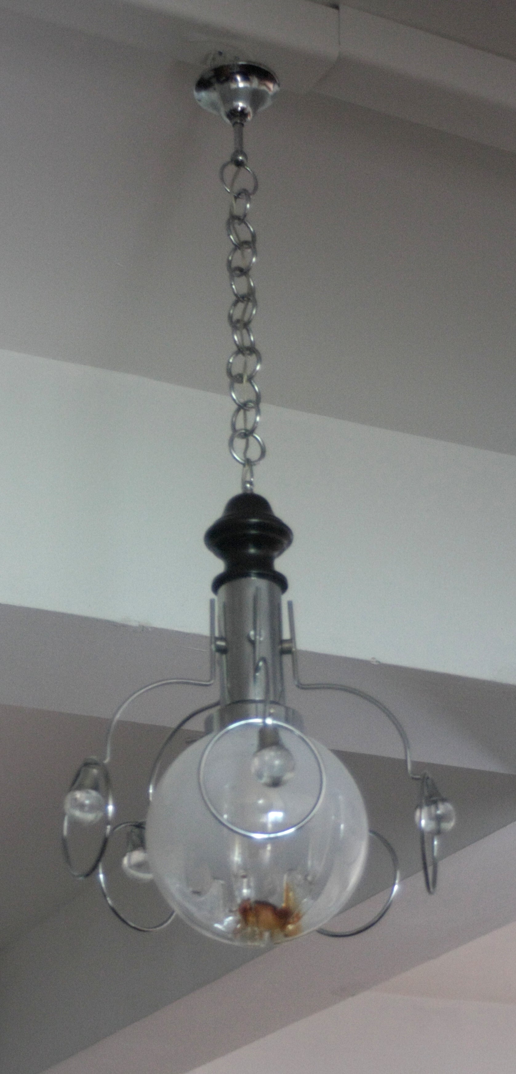 Vintage_chandelier_from_the_1970s,_Italy