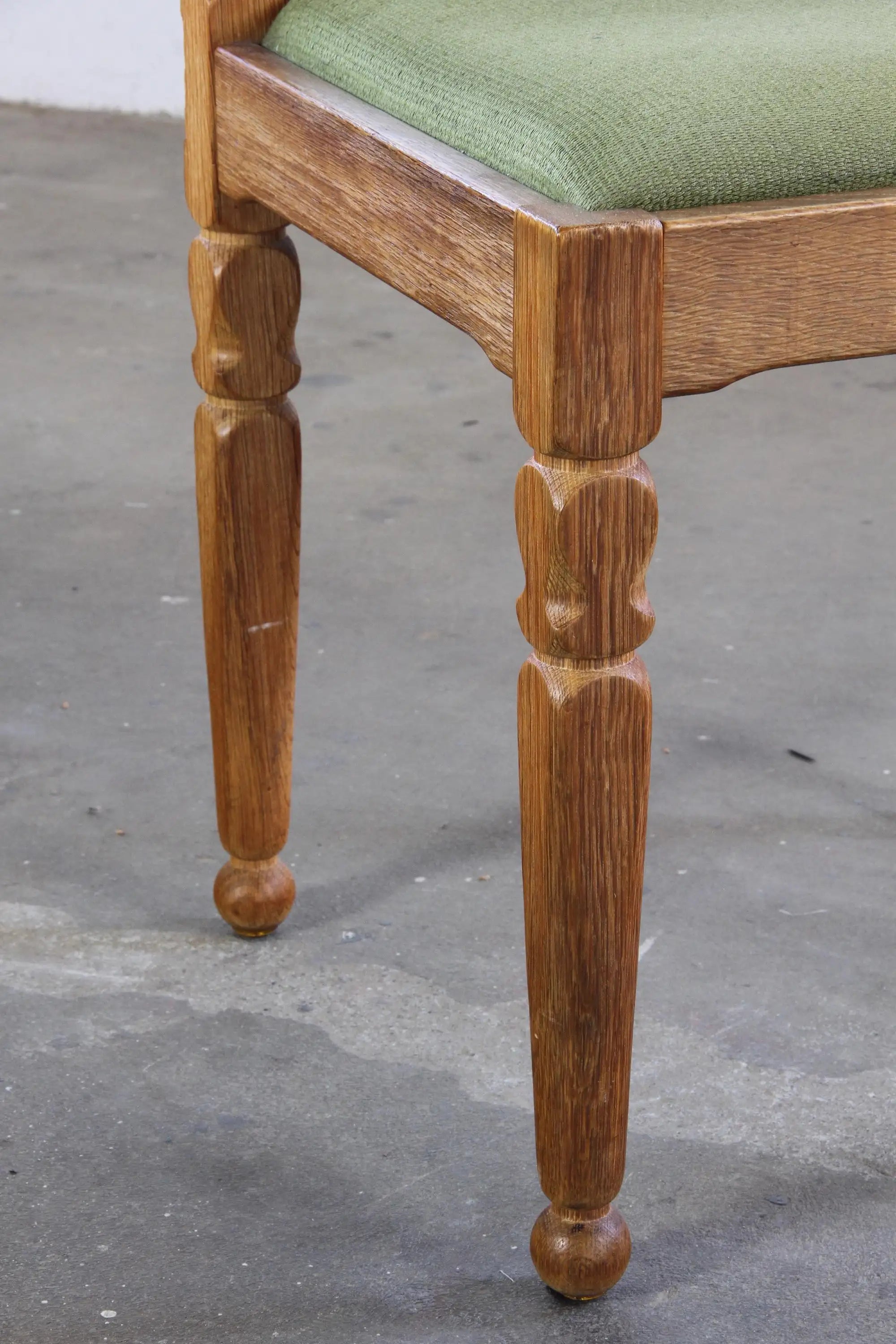 Danish_Brutalist_Oak_Corner_Chair_by_Henning_Kjærnulf,_Attributed_to_EG_Møbler,_1960s