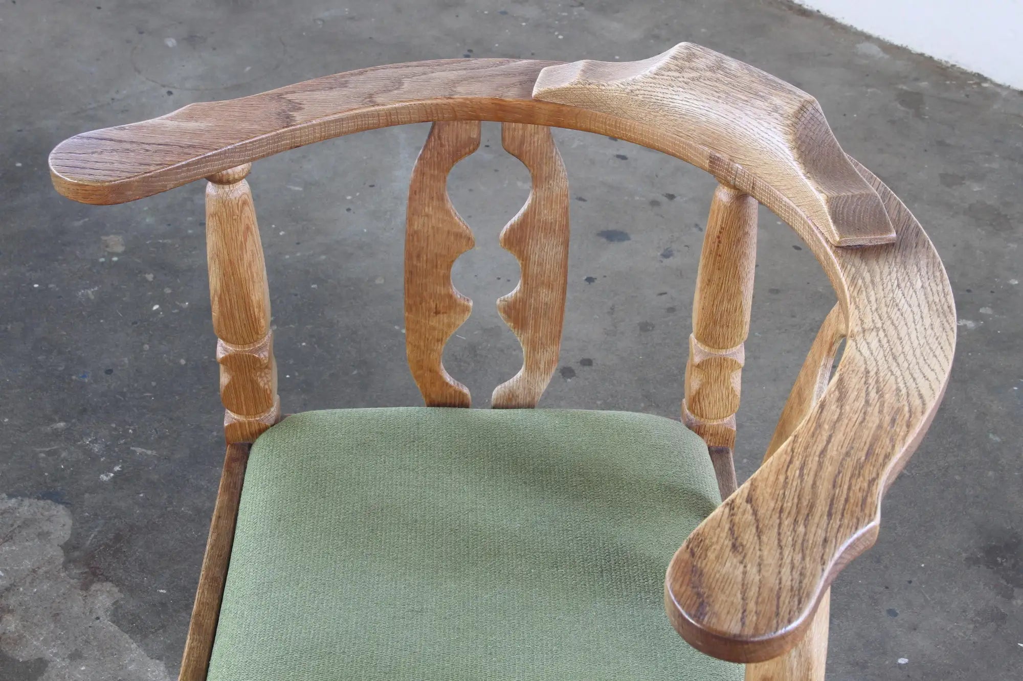 Danish_Brutalist_Oak_Corner_Chair_by_Henning_Kjærnulf,_Attributed_to_EG_Møbler,_1960s
