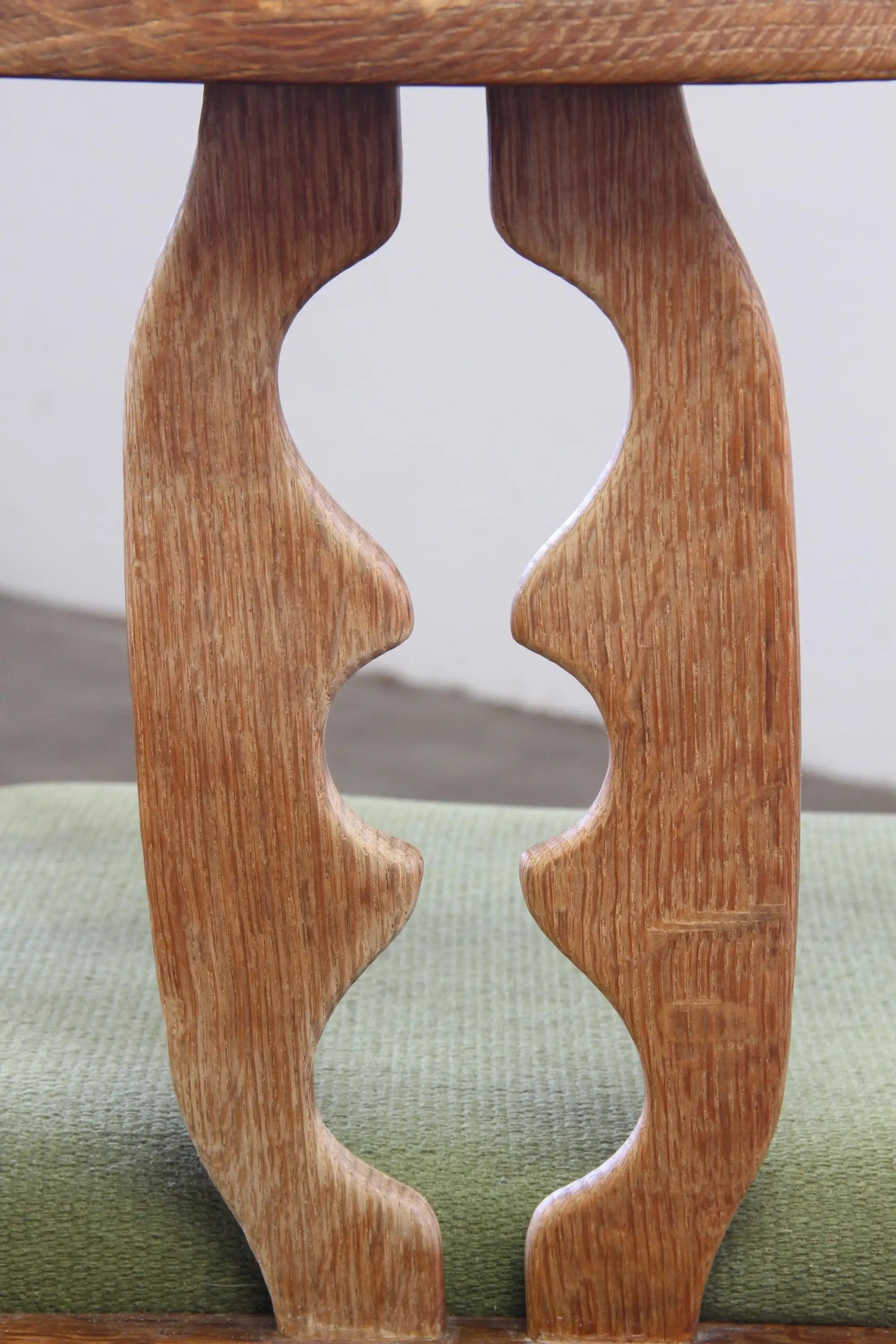 Danish_Brutalist_Oak_Corner_Chair_by_Henning_Kjærnulf,_Attributed_to_EG_Møbler,_1960s