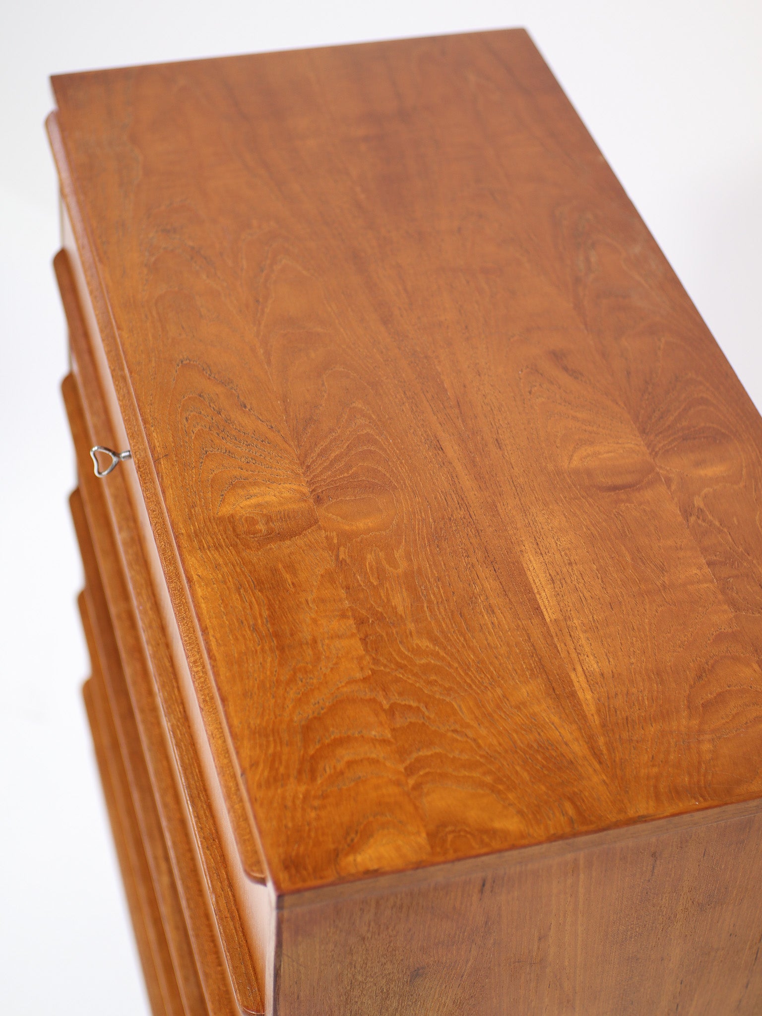 Vintage_Danish_teak_chest_of_drawers_from_the_1960s