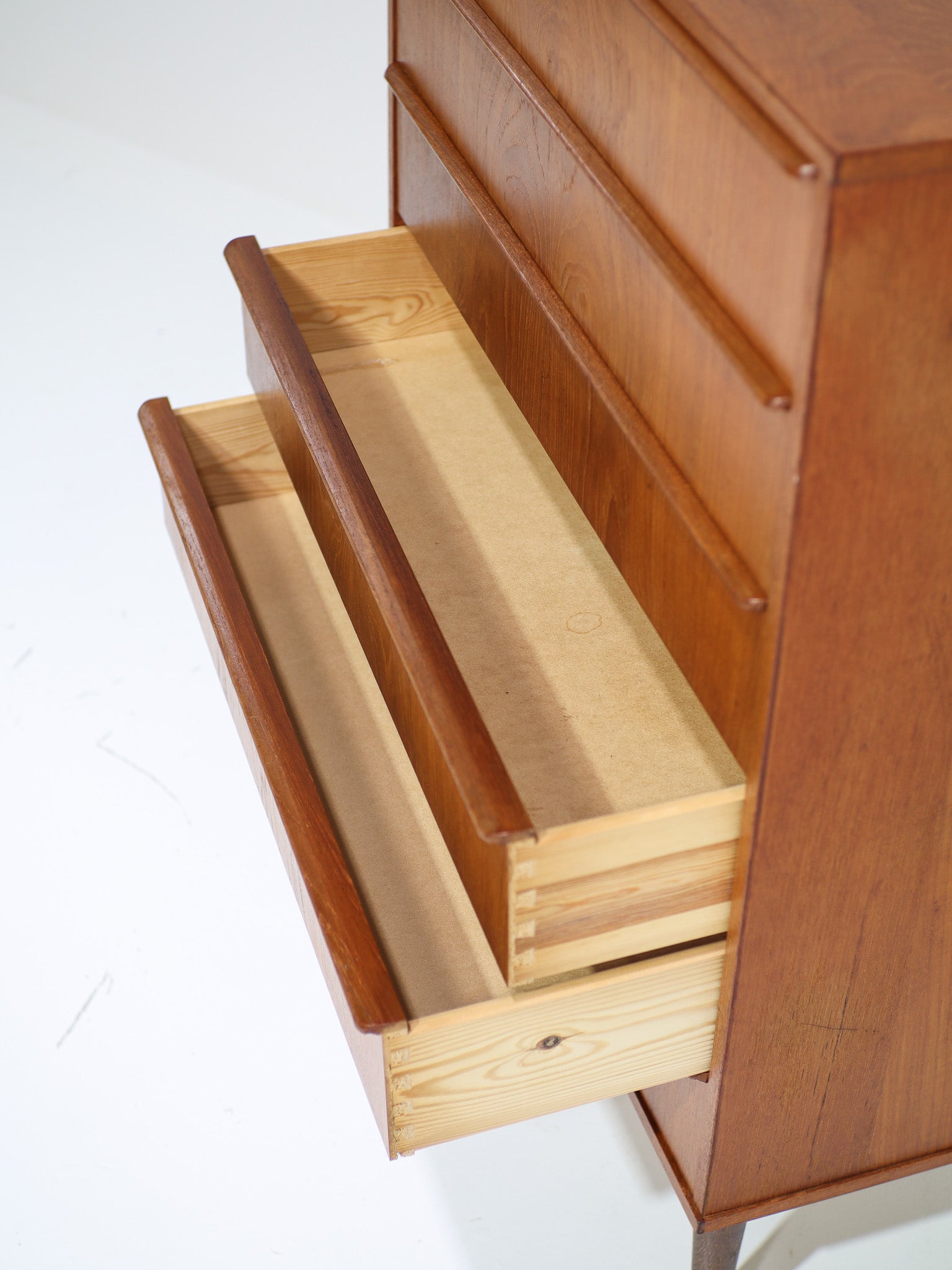 Vintage_Danish_teak_chest_of_drawers_from_the_1960s