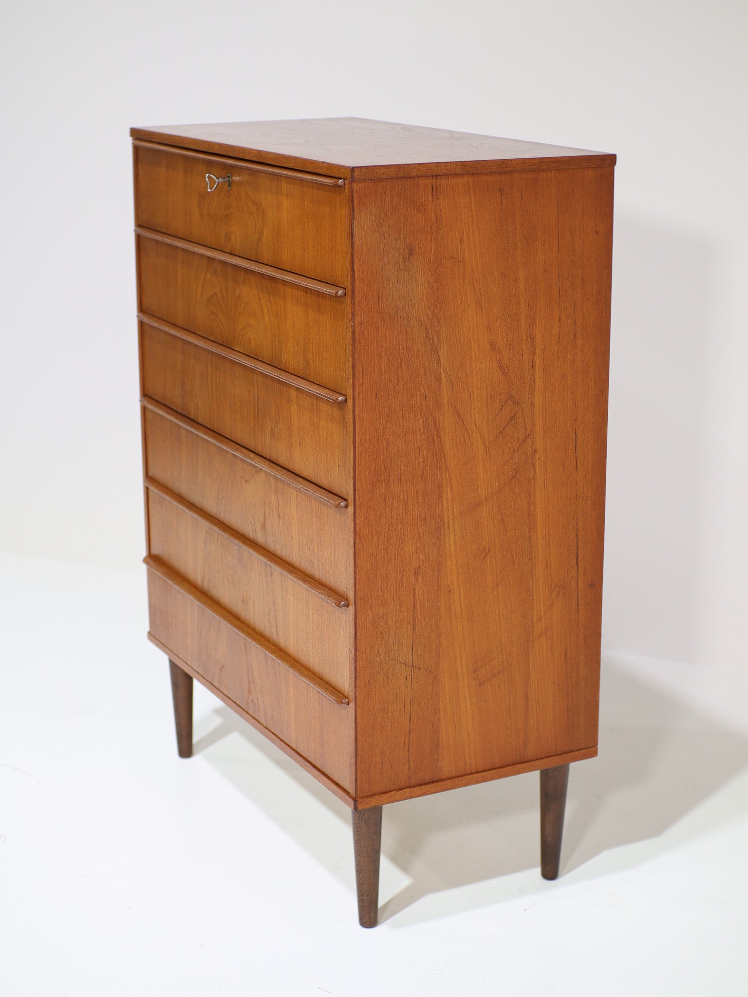 Vintage_Danish_teak_chest_of_drawers_from_the_1960s