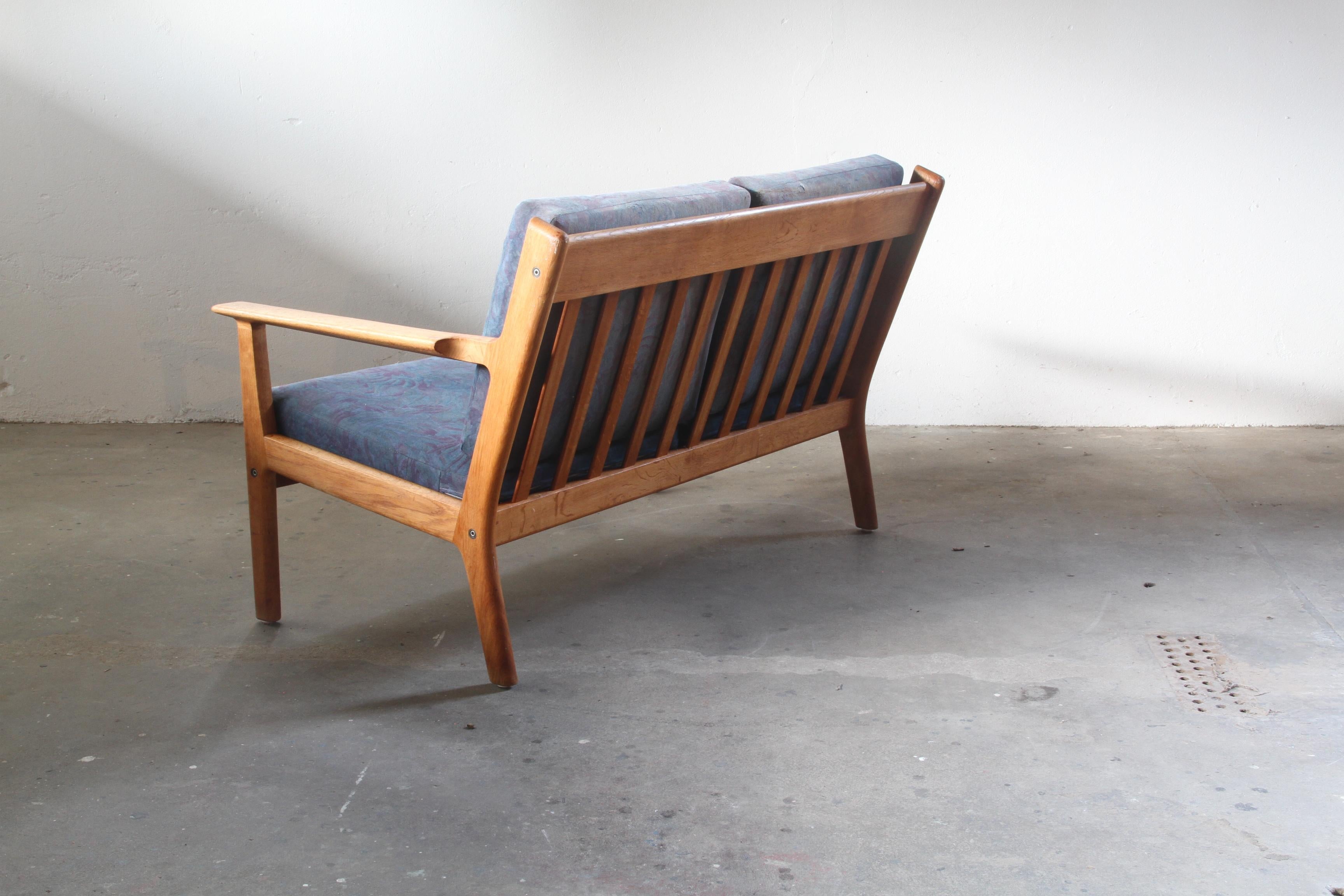 Hans_J._Wegner_Two-Seater_Oak_Sofa_for_Getama_with_Original_Spring_Cushions,_Danish_Mid-Century