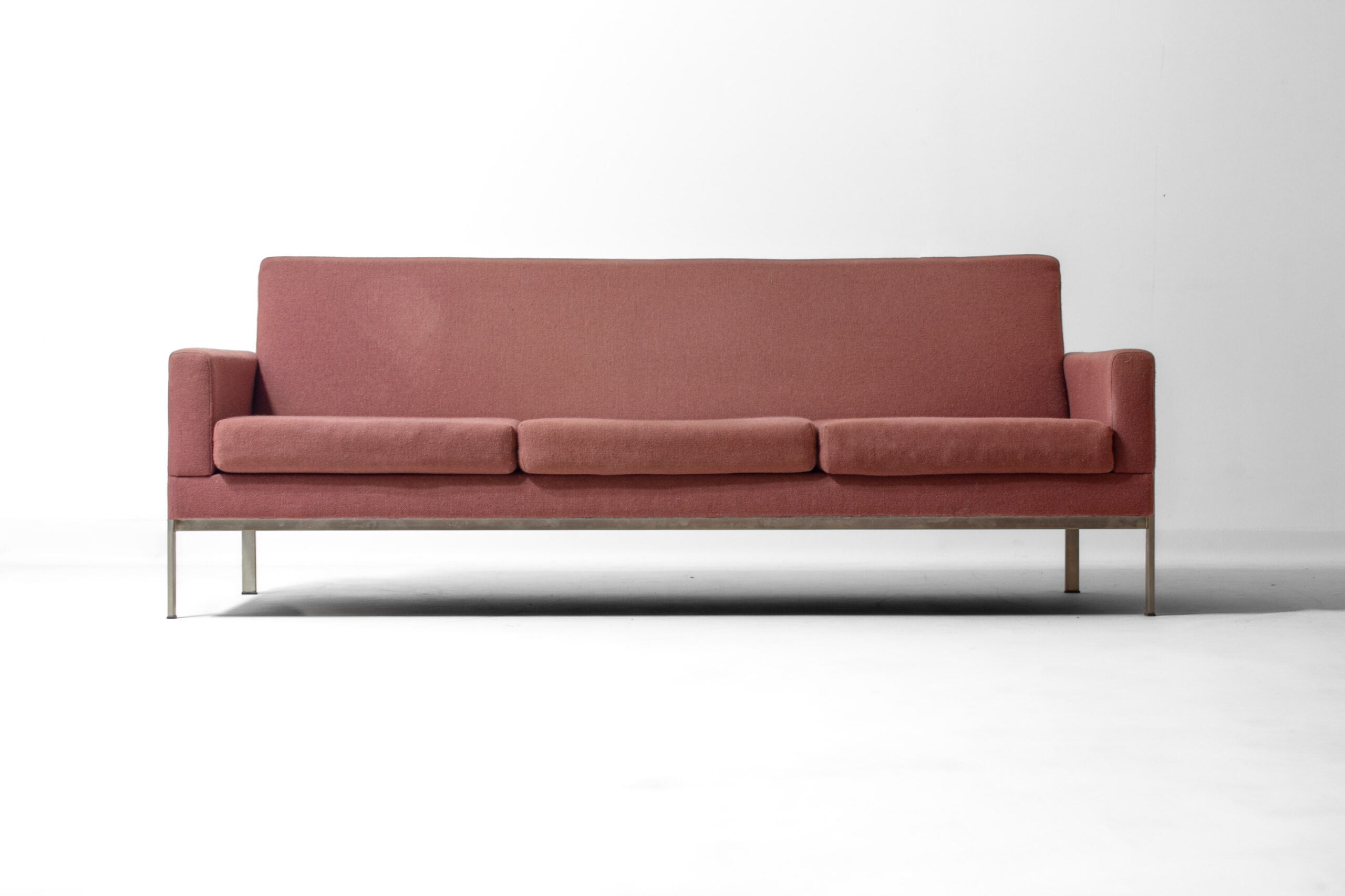 Vintage_Gelderland_3-Seater_Sofa_in_Pink_Fabric,_1960s_Dutch_Design