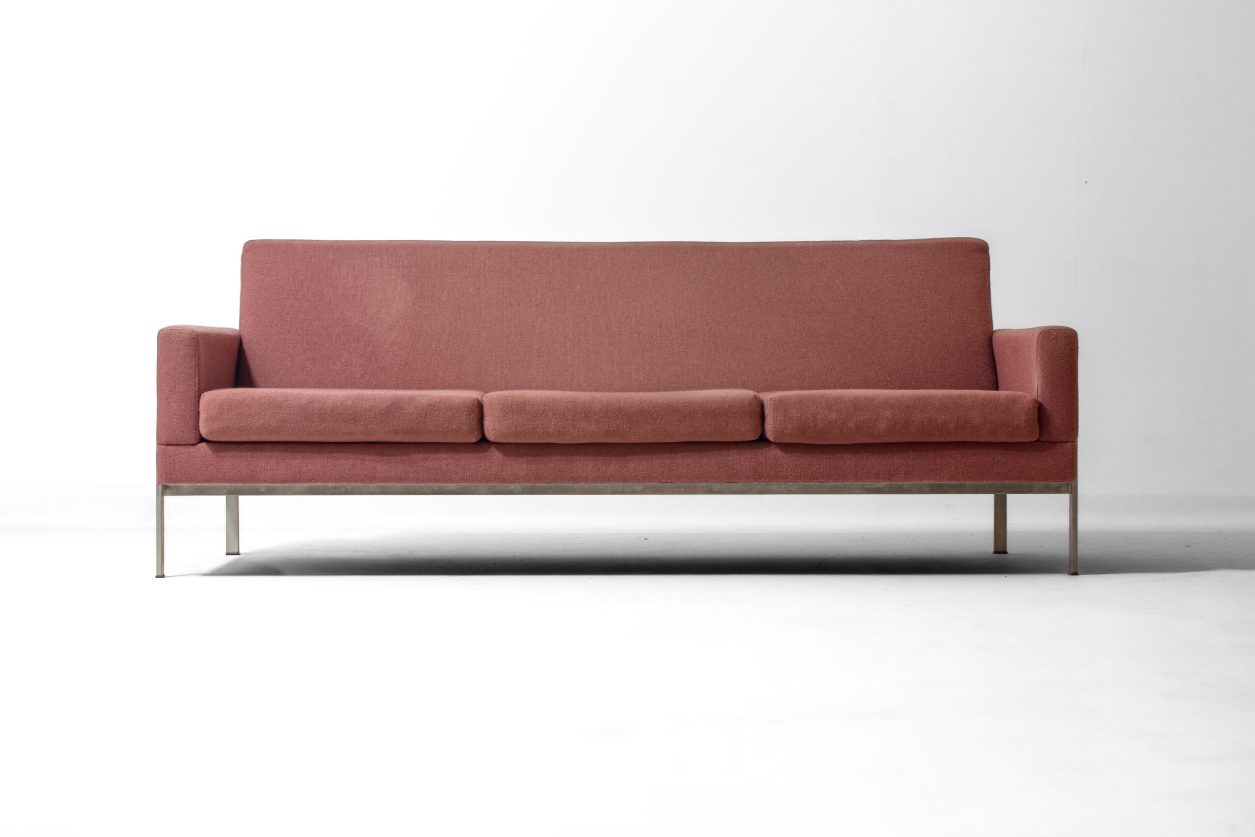 Vintage_Gelderland_3-Seater_Sofa_in_Pink_Fabric,_1960s_Dutch_Design