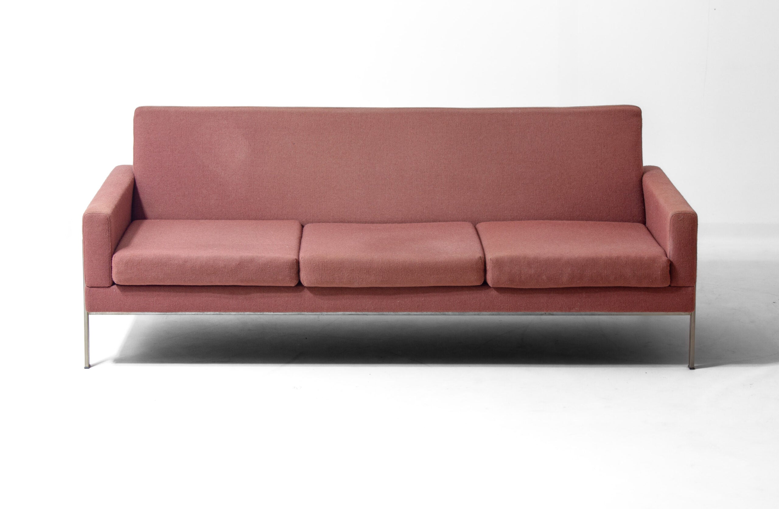 Vintage_Gelderland_3-Seater_Sofa_in_Pink_Fabric,_1960s_Dutch_Design