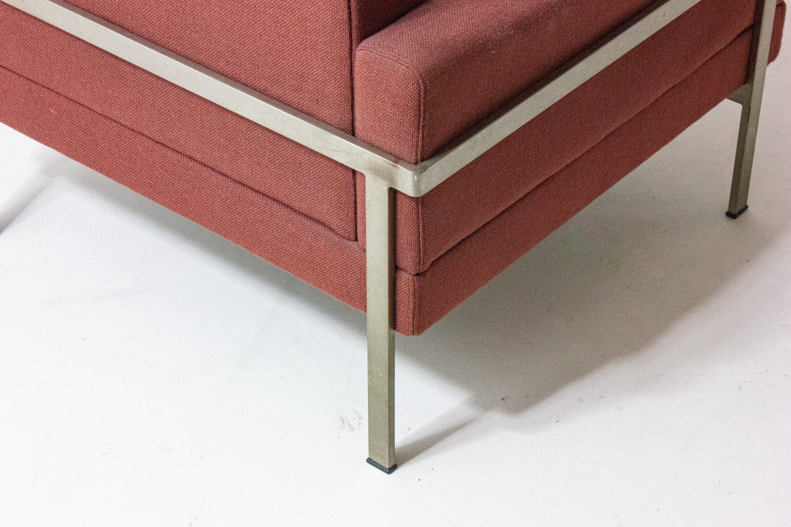 Vintage_Gelderland_Lounge_Chair_in_Pink_Fabric,_1960s_Dutch_Design