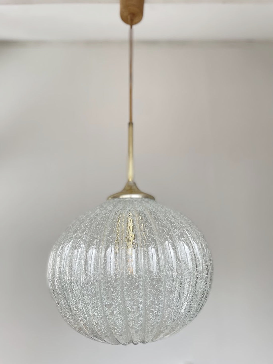 DORIA_Leuchten_Mid-Century_Pendant_Lamp_in_Hand-Blown_Crackle_Glass,_Brass_and_Rope,_Germany