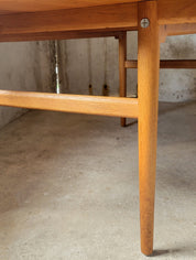 Vintage_Hans_J._Wegner_AT327_dining_table_in_oak