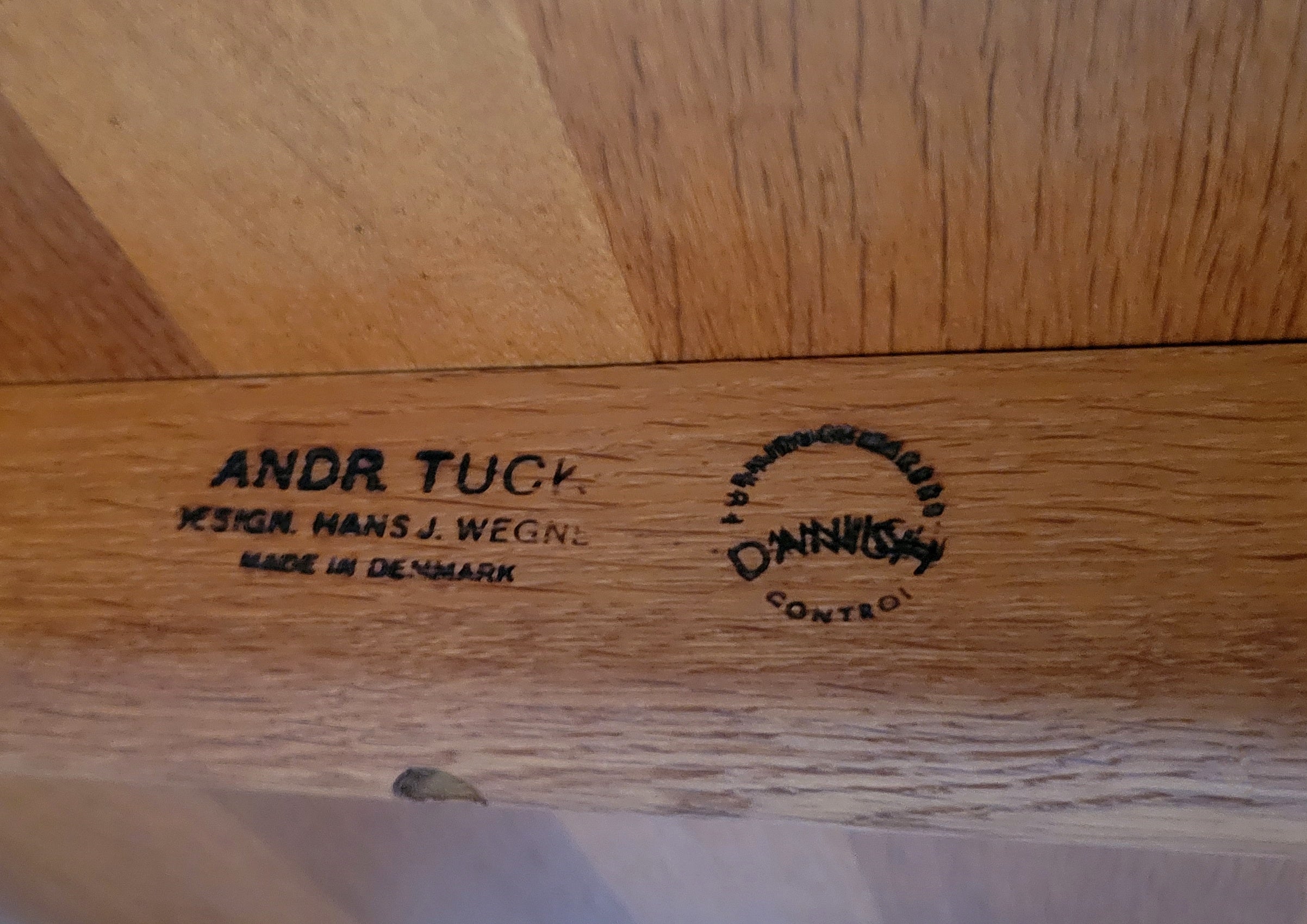 Vintage_Hans_J._Wegner_AT327_dining_table_in_oak