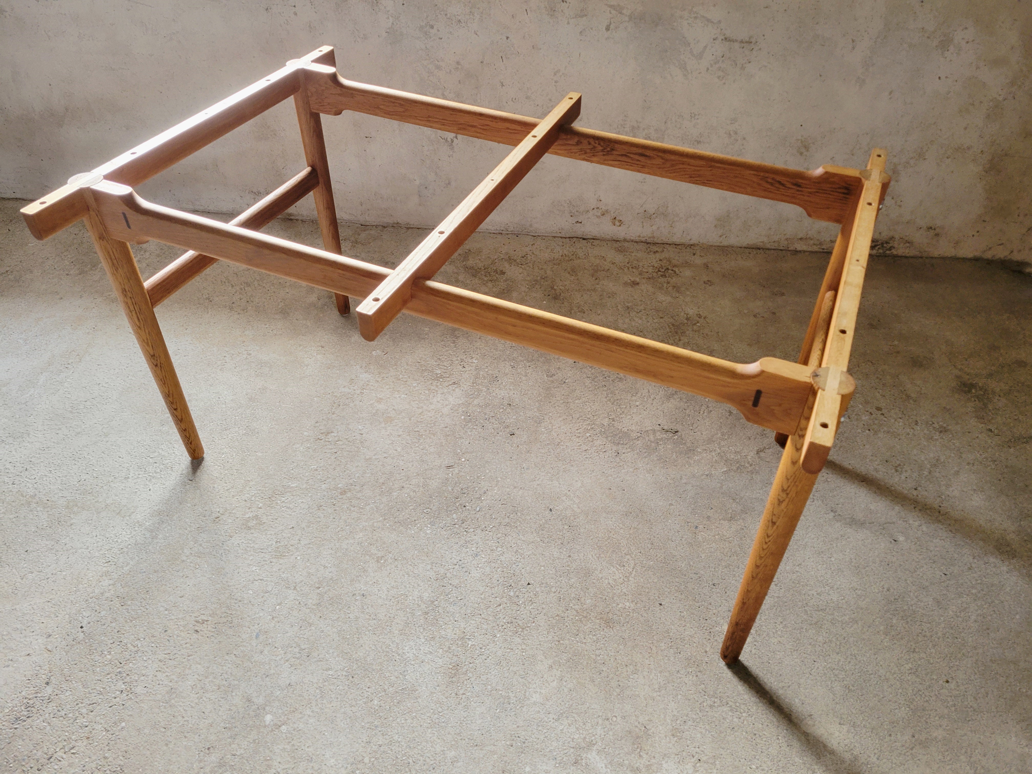 Vintage_Hans_J._Wegner_AT327_dining_table_in_oak