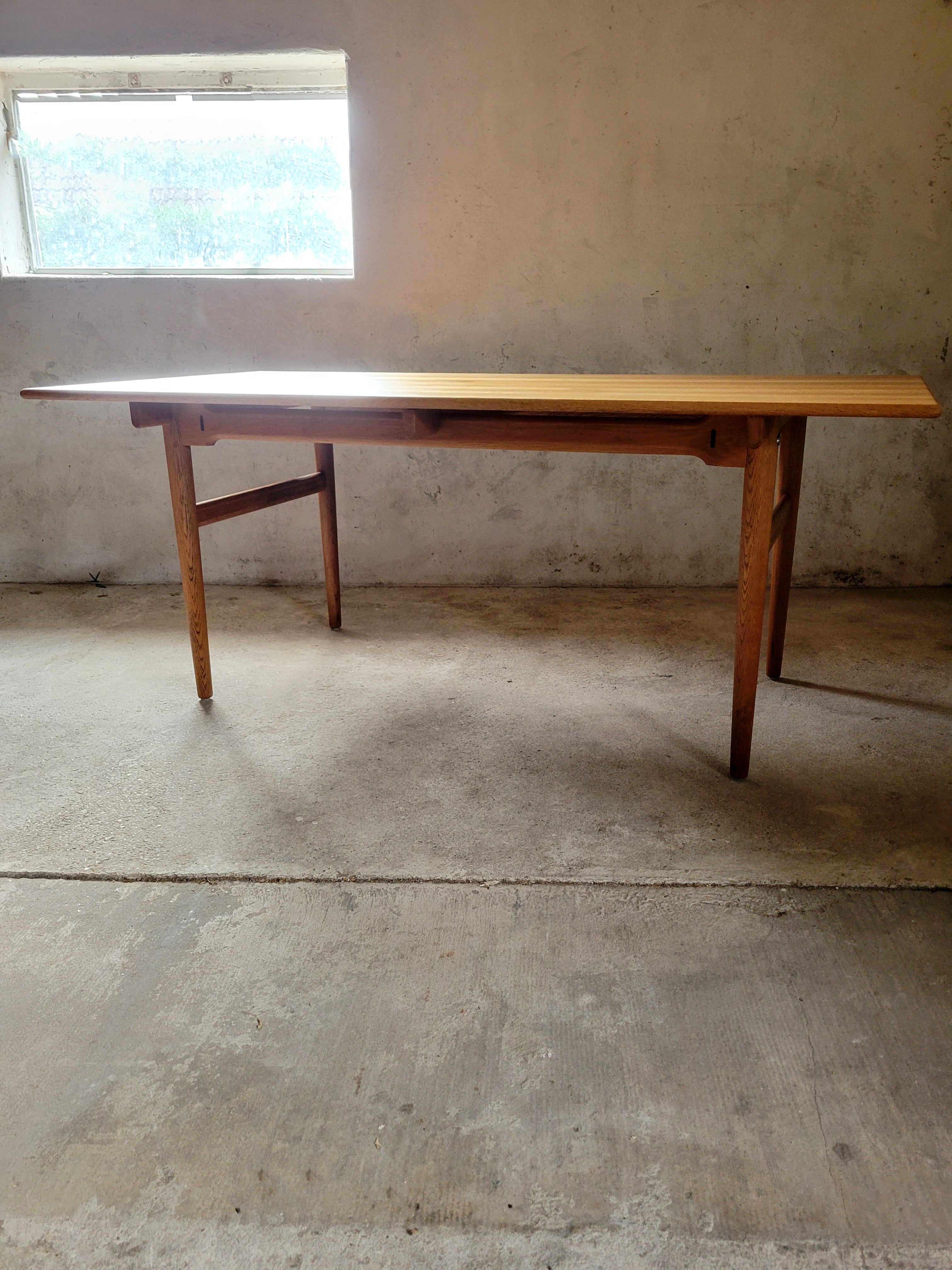 Vintage_Hans_J._Wegner_AT327_dining_table_in_oak