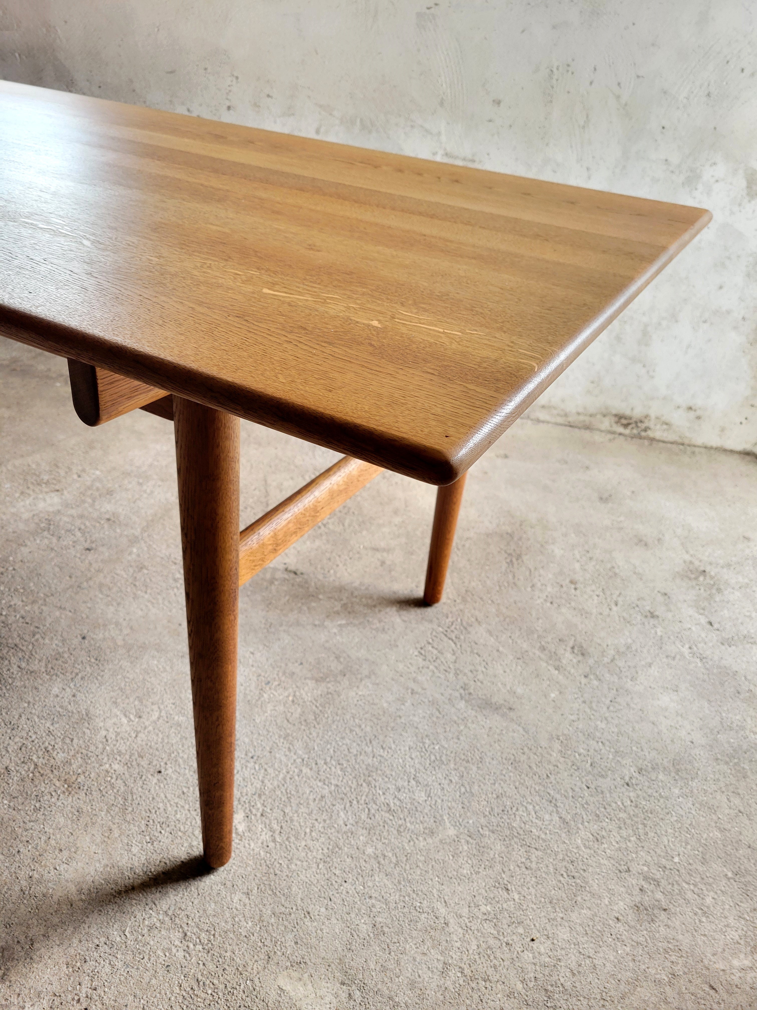 Vintage_Hans_J._Wegner_AT327_dining_table_in_oak