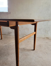 Vintage_Hans_J._Wegner_AT327_dining_table_in_oak