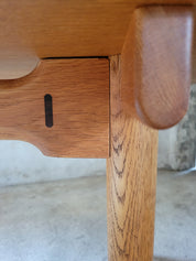 Vintage_Hans_J._Wegner_AT327_dining_table_in_oak