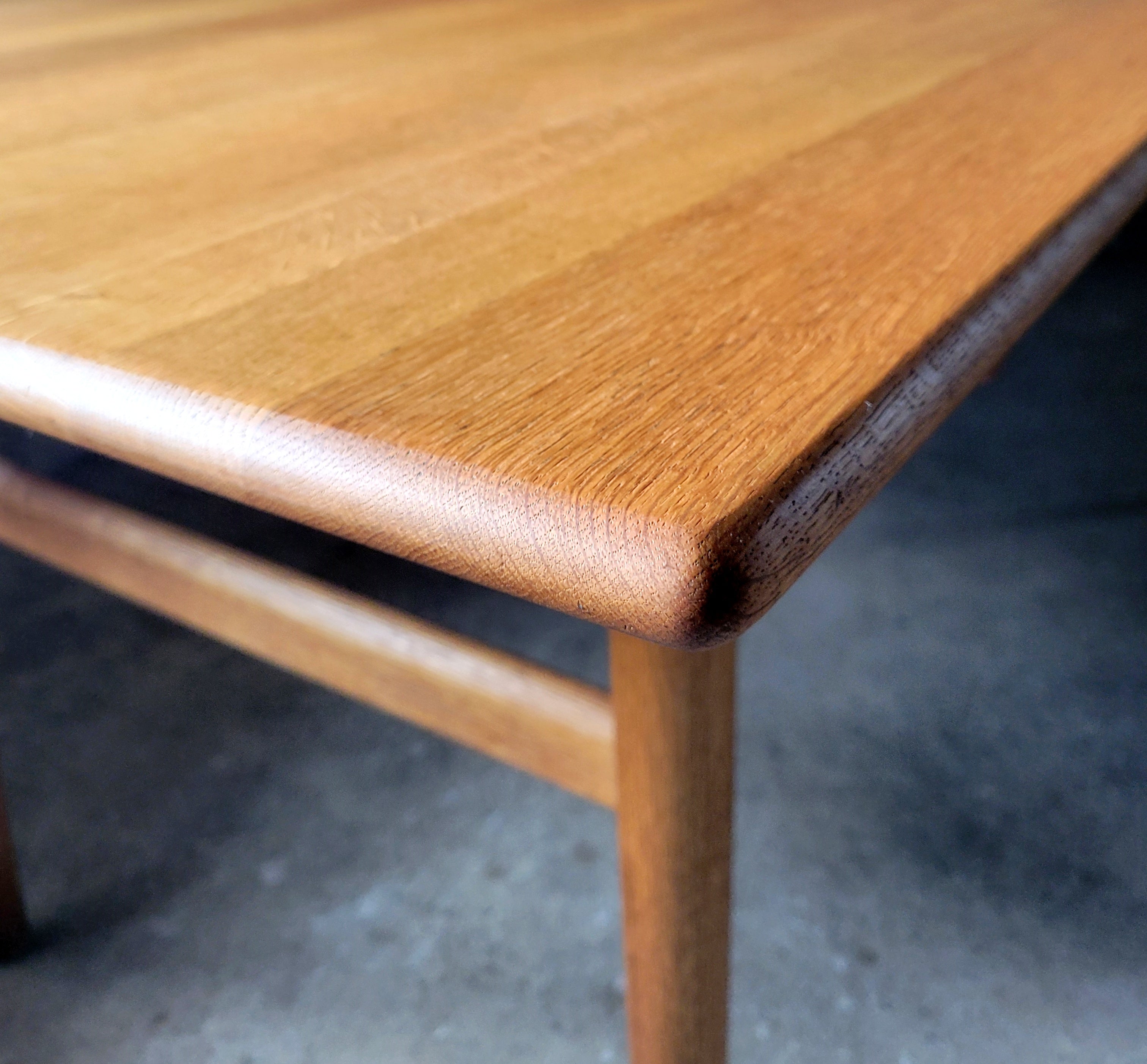 Vintage_Hans_J._Wegner_AT327_dining_table_in_oak