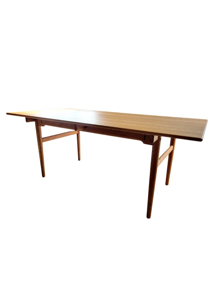 Vintage_Hans_J._Wegner_AT327_dining_table_in_oak