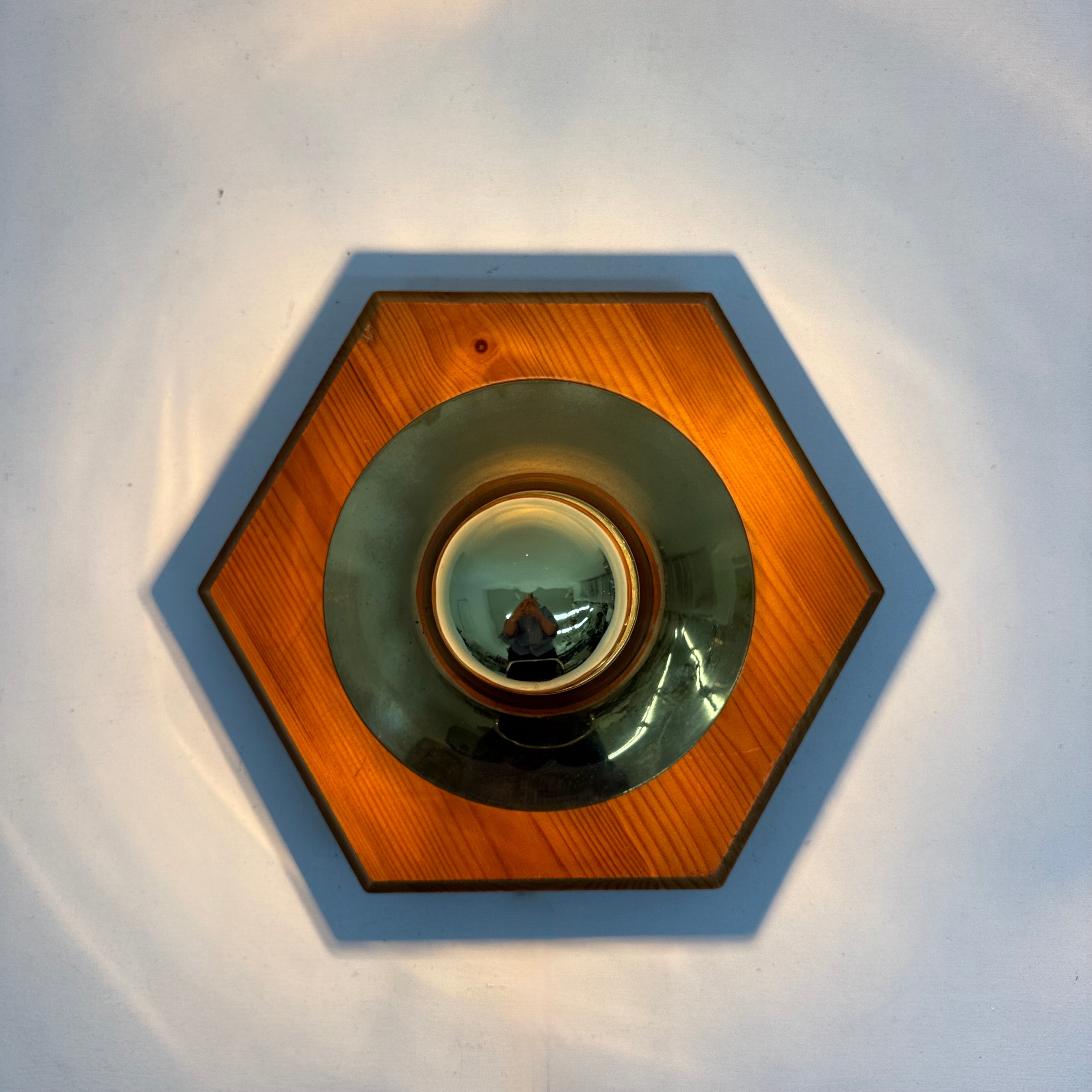 Hexagonal_Pine_Wood_and_Brass_Wall_Lamp,_1970s