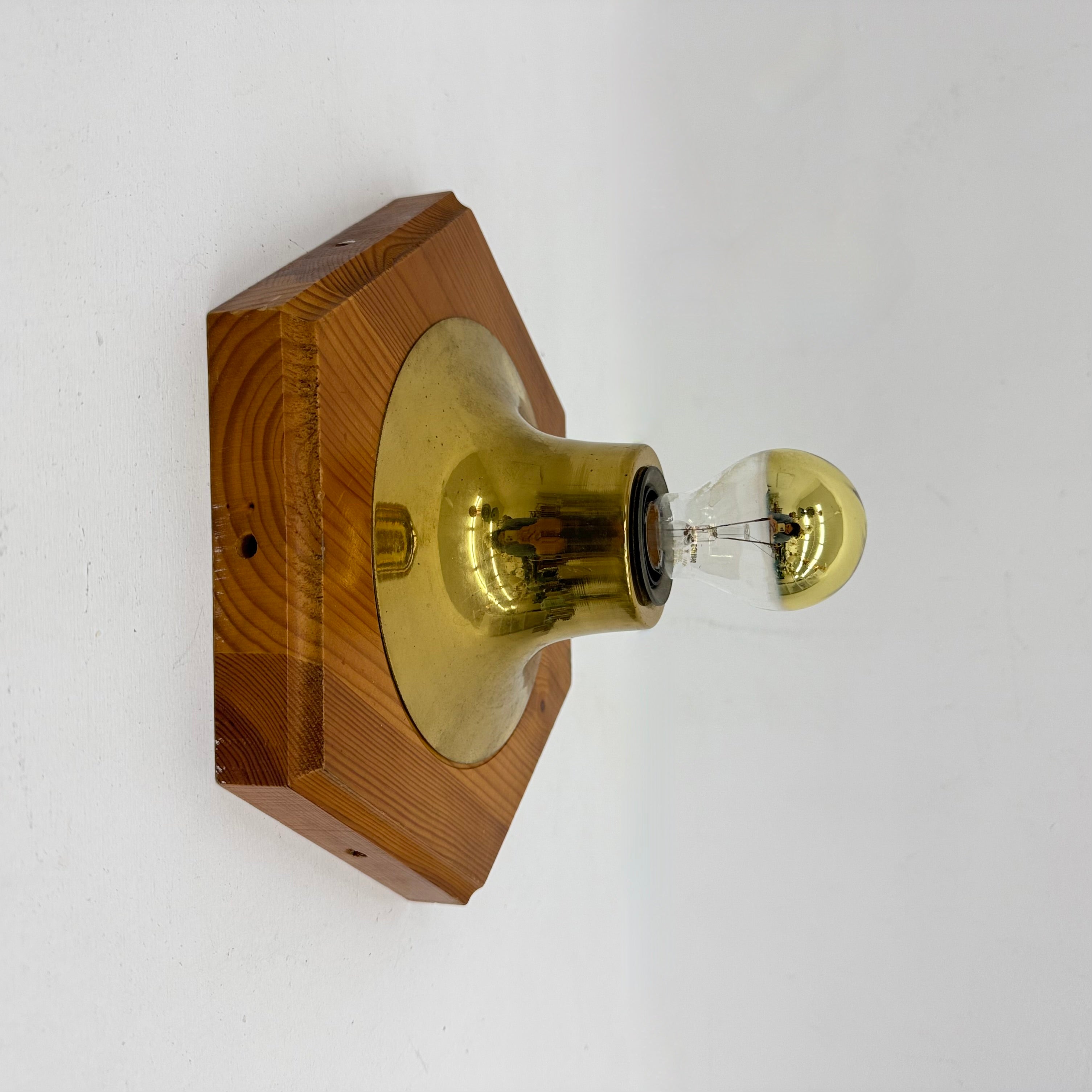 Hexagonal_Pine_Wood_and_Brass_Wall_Lamp,_1970s