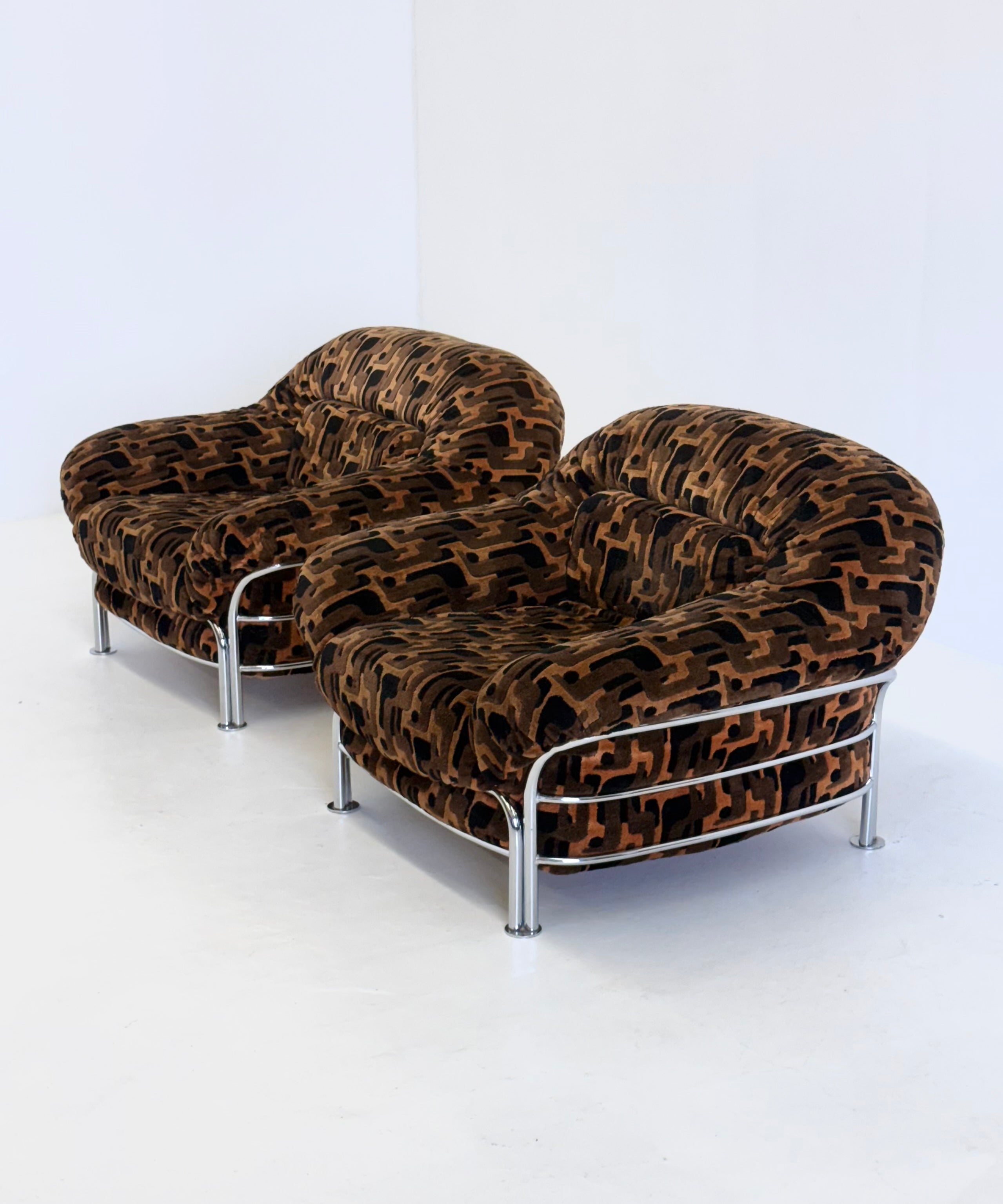 Italian_Lounge_Chair_with_Tubular_Frame_and_Patterned_Upholstery,_1970s