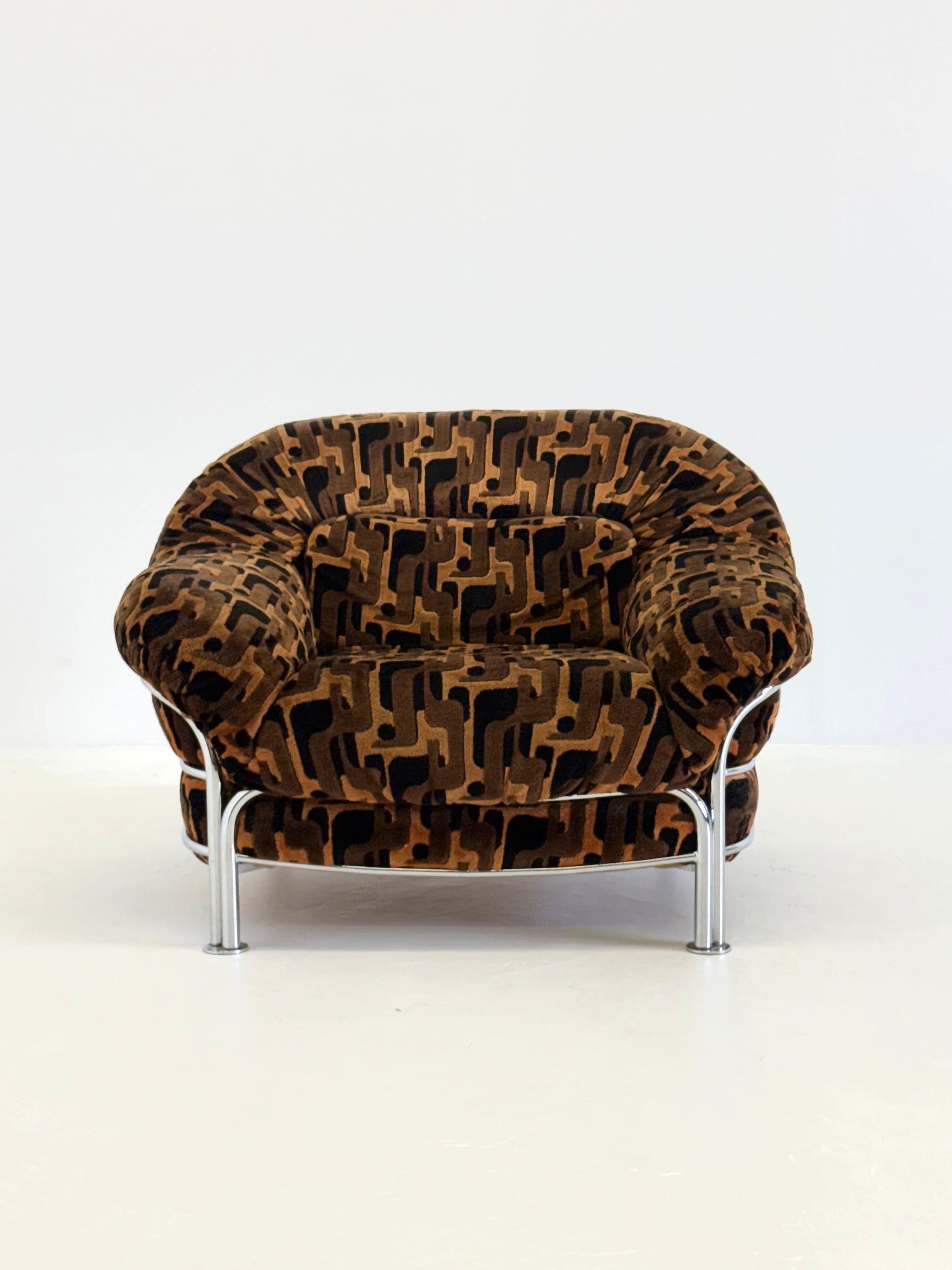 Italian_Lounge_Chair_with_Tubular_Frame_and_Patterned_Upholstery,_1970s