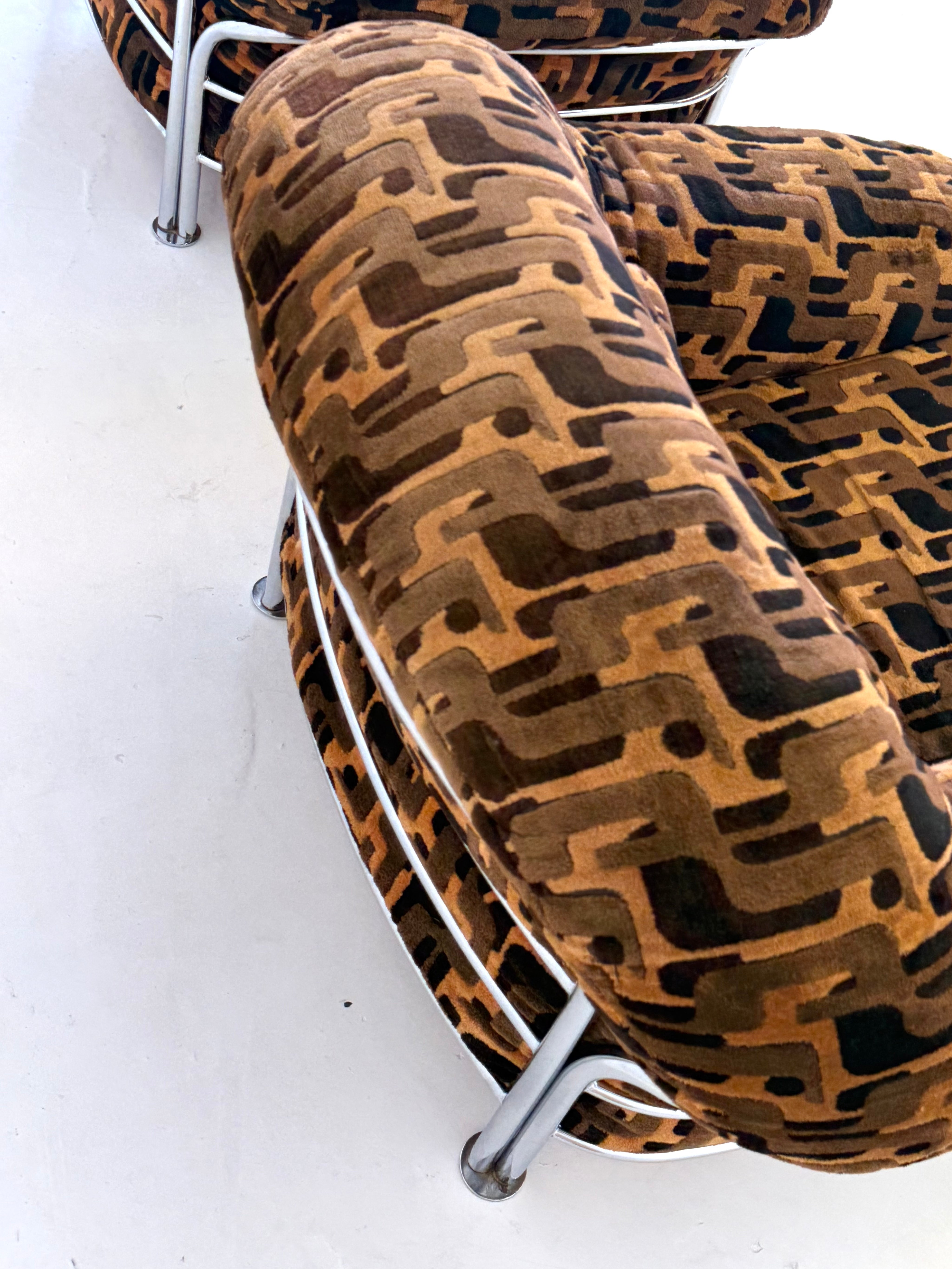Italian_Lounge_Chair_with_Tubular_Frame_and_Patterned_Upholstery,_1970s