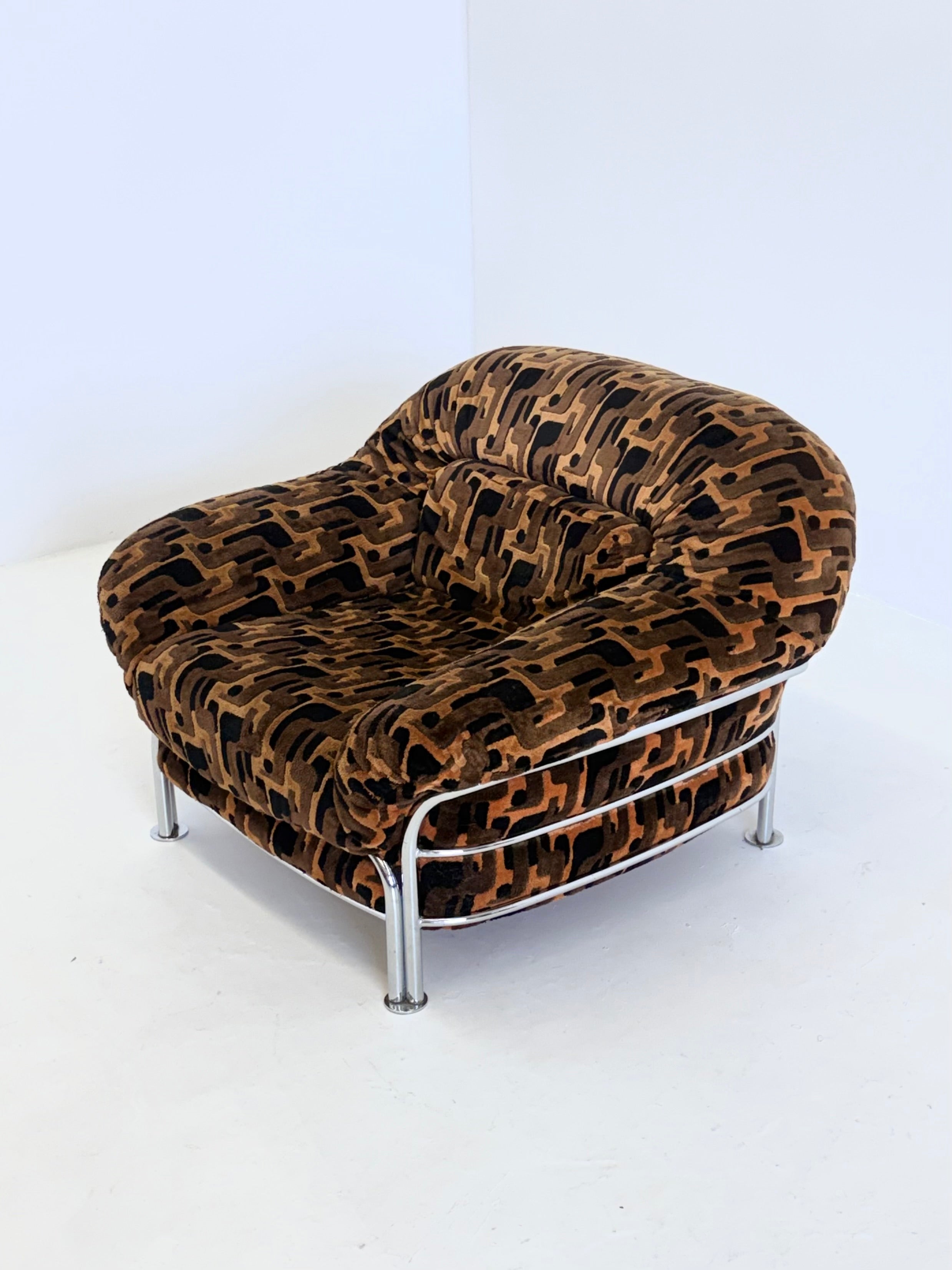 Italian_Lounge_Chair_with_Tubular_Frame_and_Patterned_Upholstery,_1970s