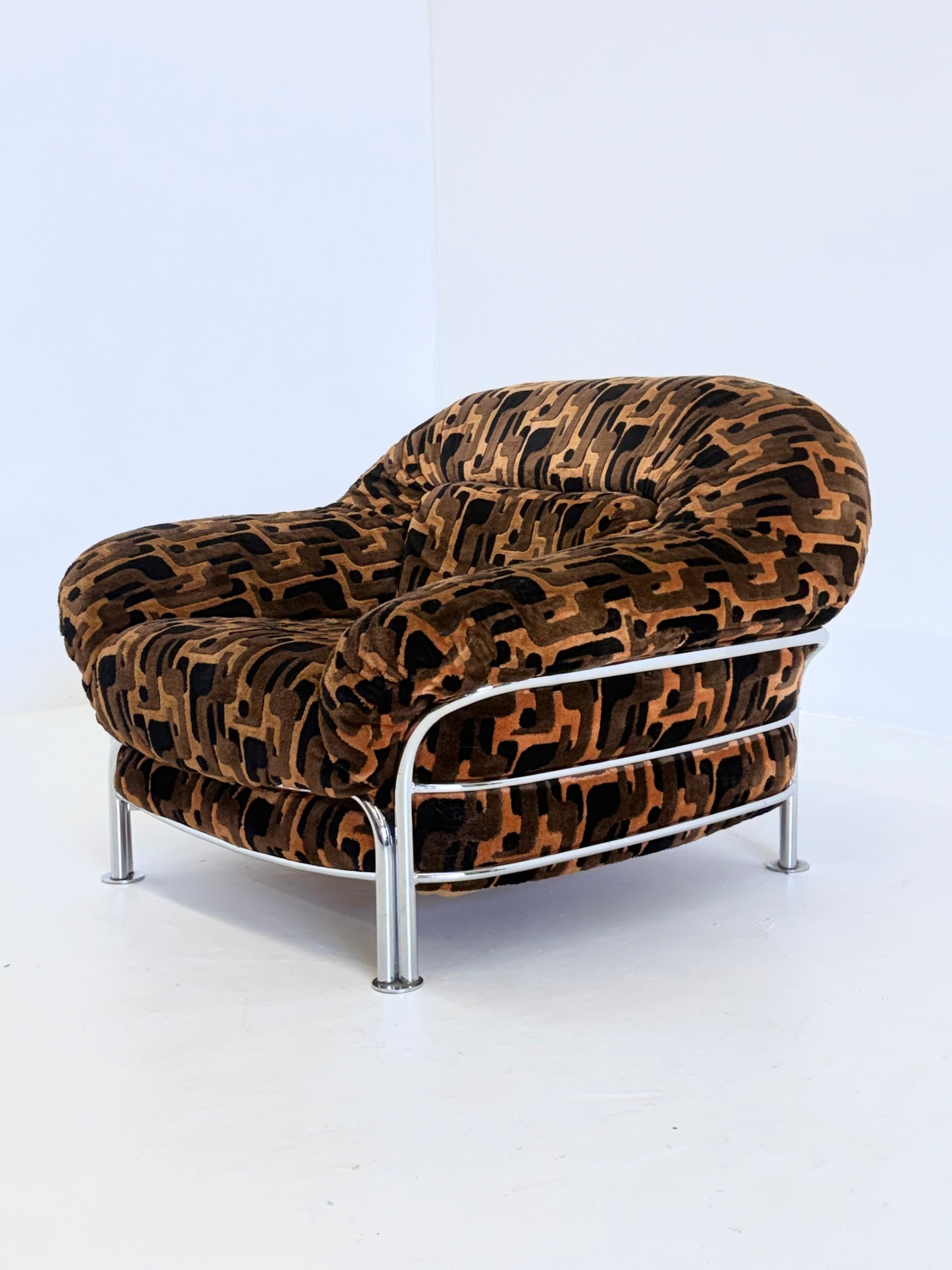 Italian_Lounge_Chair_with_Tubular_Frame_and_Patterned_Upholstery,_1970s