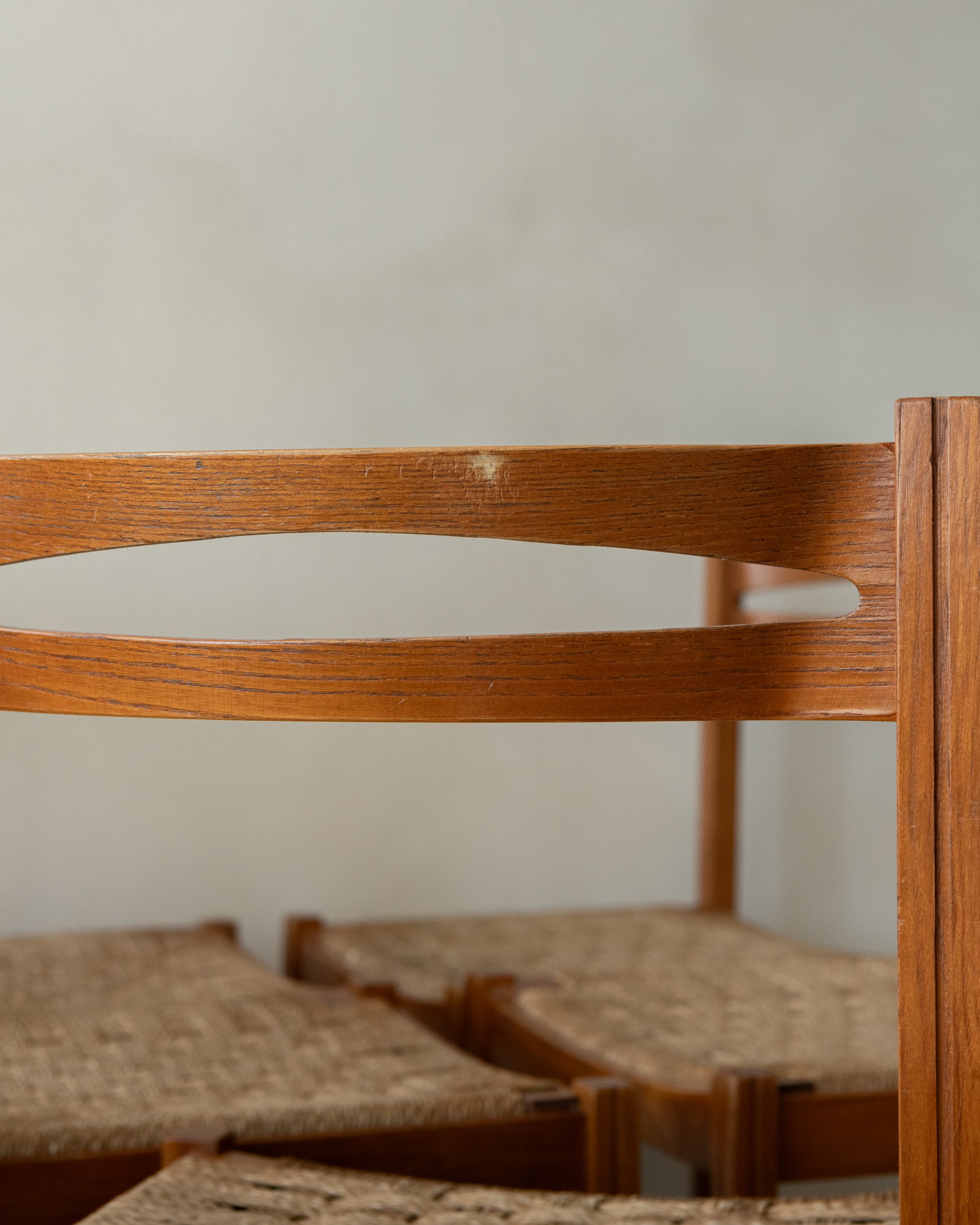 Set_of_5_Italian_Dining_Chairs_by_Snaidero,_Lacquered_Wood_&_Woven_Paper_Cord,_Italy,_1970s