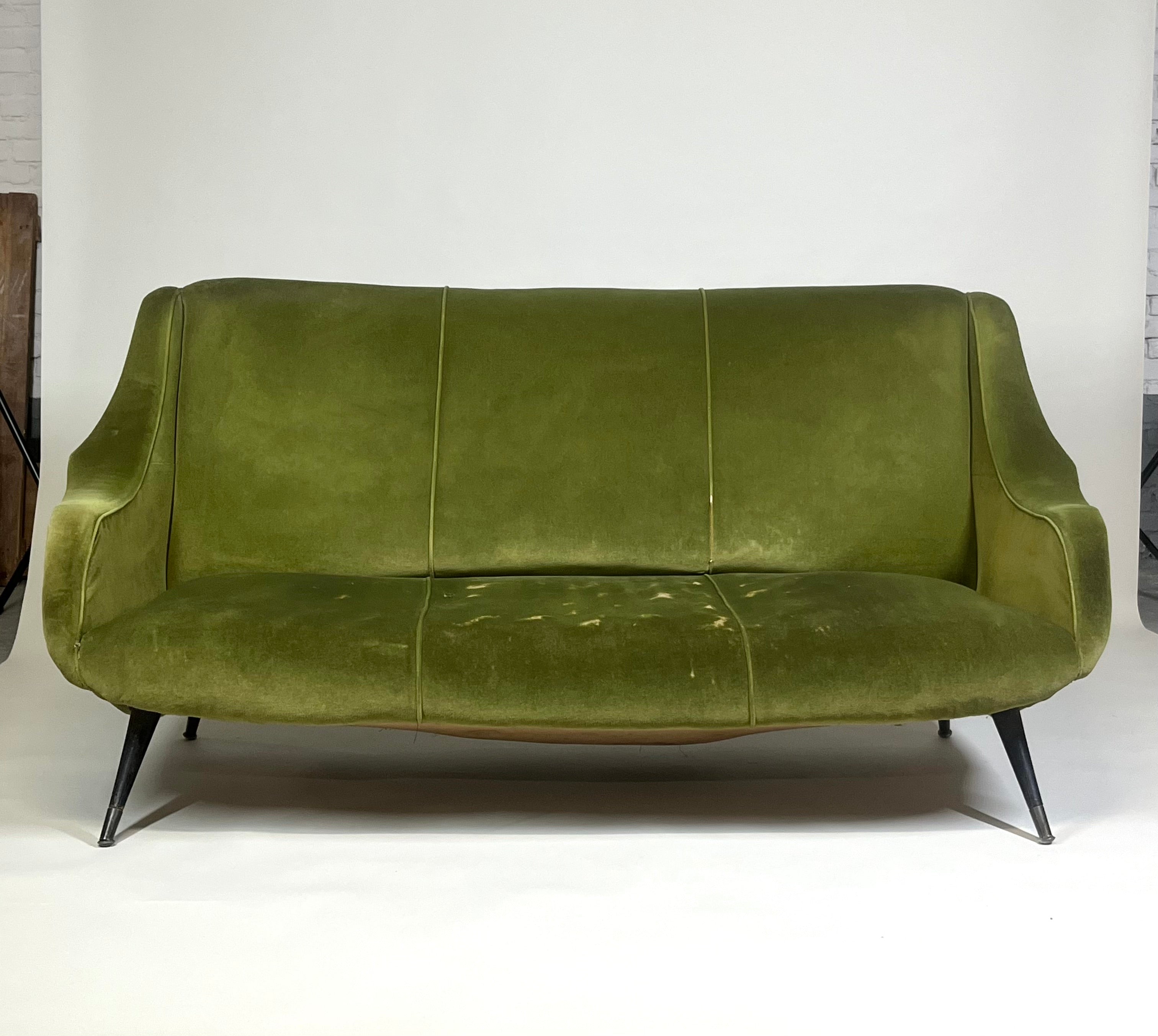 Vintage_Italian_Velvet_Sofa,_1960s,_Sculptural_Mid-Century_Design