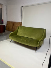 Vintage_Italian_Velvet_Sofa,_1960s,_Sculptural_Mid-Century_Design