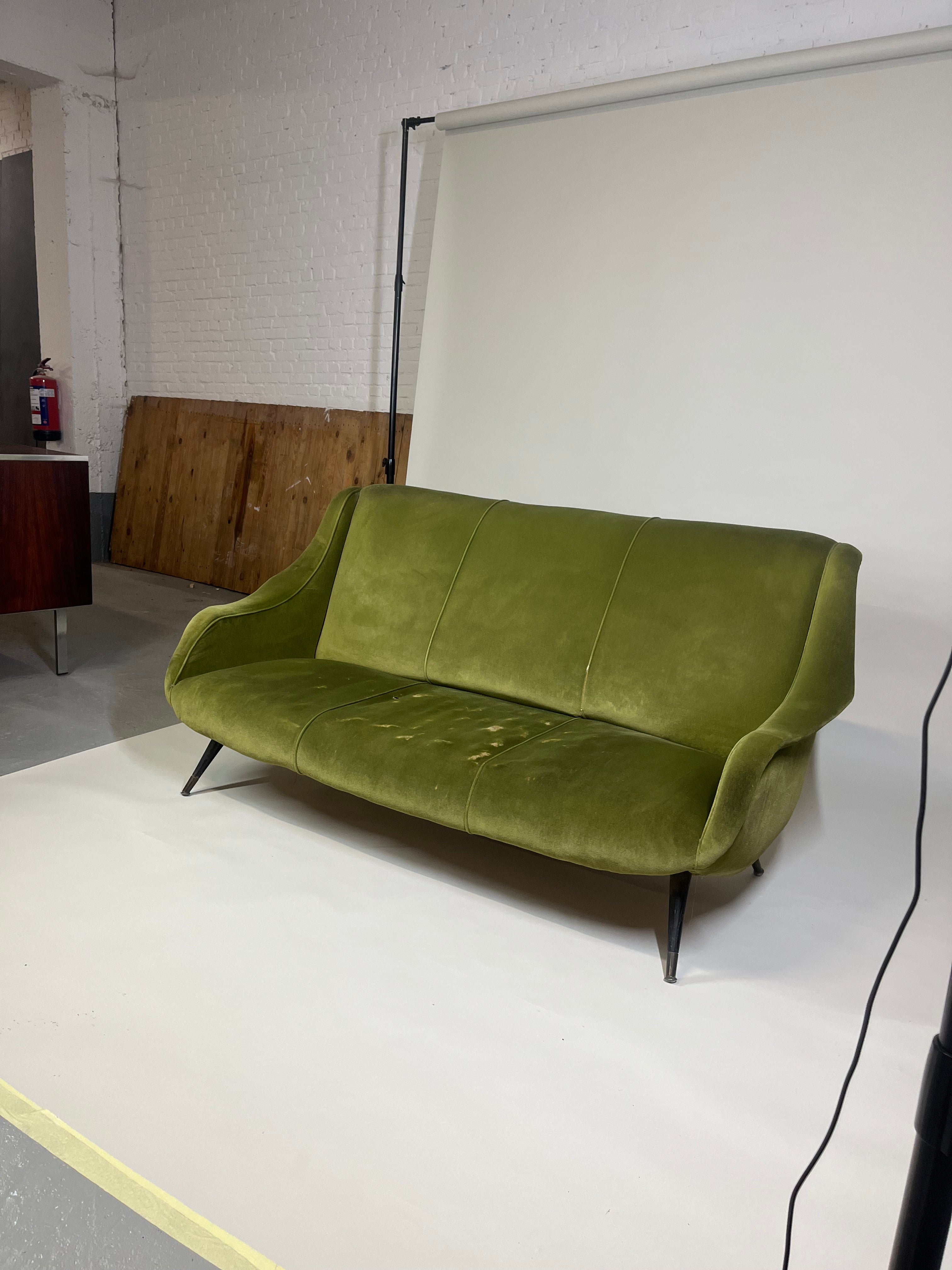 Vintage_Italian_Velvet_Sofa,_1960s,_Sculptural_Mid-Century_Design