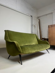 Vintage_Italian_Velvet_Sofa,_1960s,_Sculptural_Mid-Century_Design