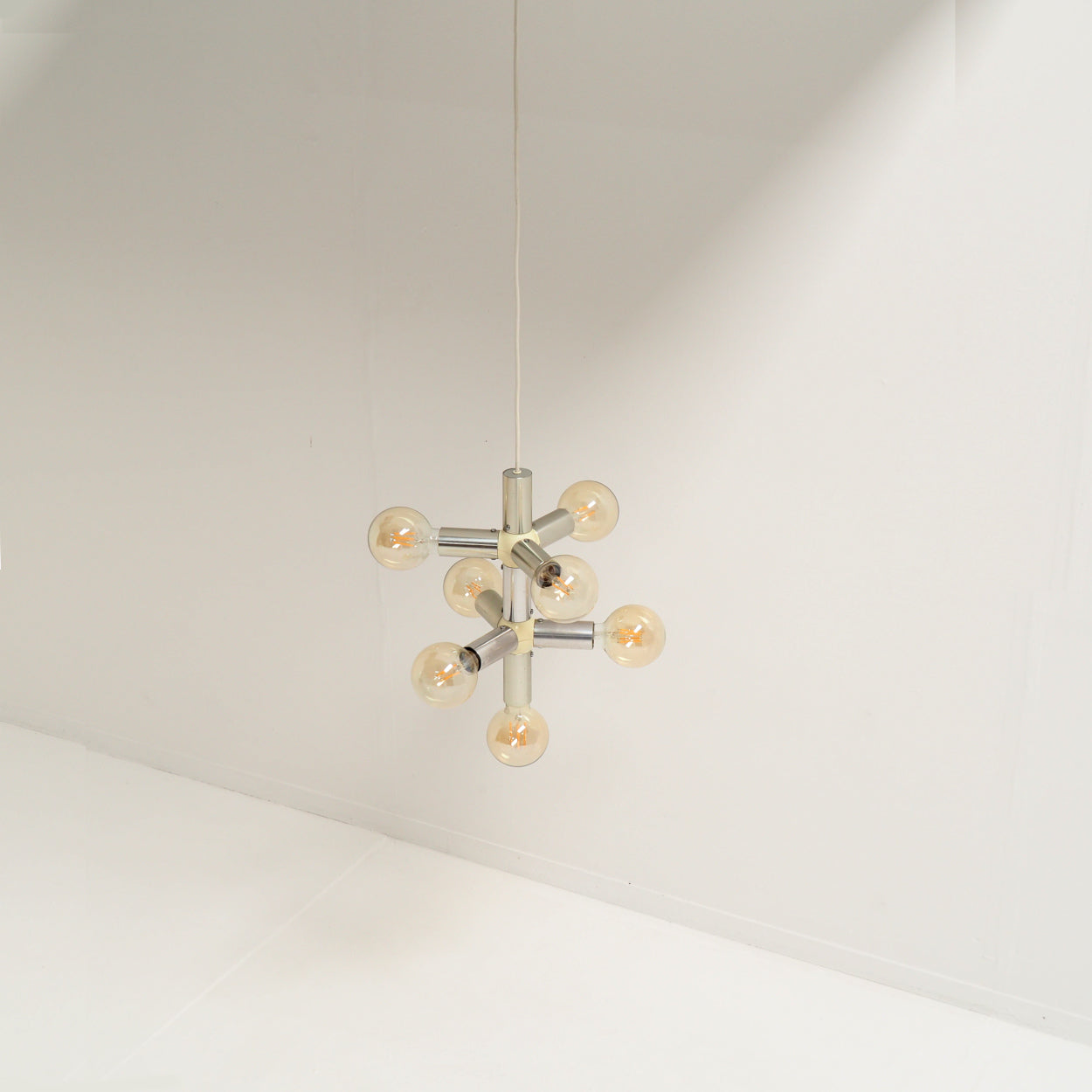 Atomic_Lichtstruktur_Pendant_Lamp_by_Trix_&_Robert_Haussmann_for_Swiss_Lamps_International,_Switzerland,_1970s
