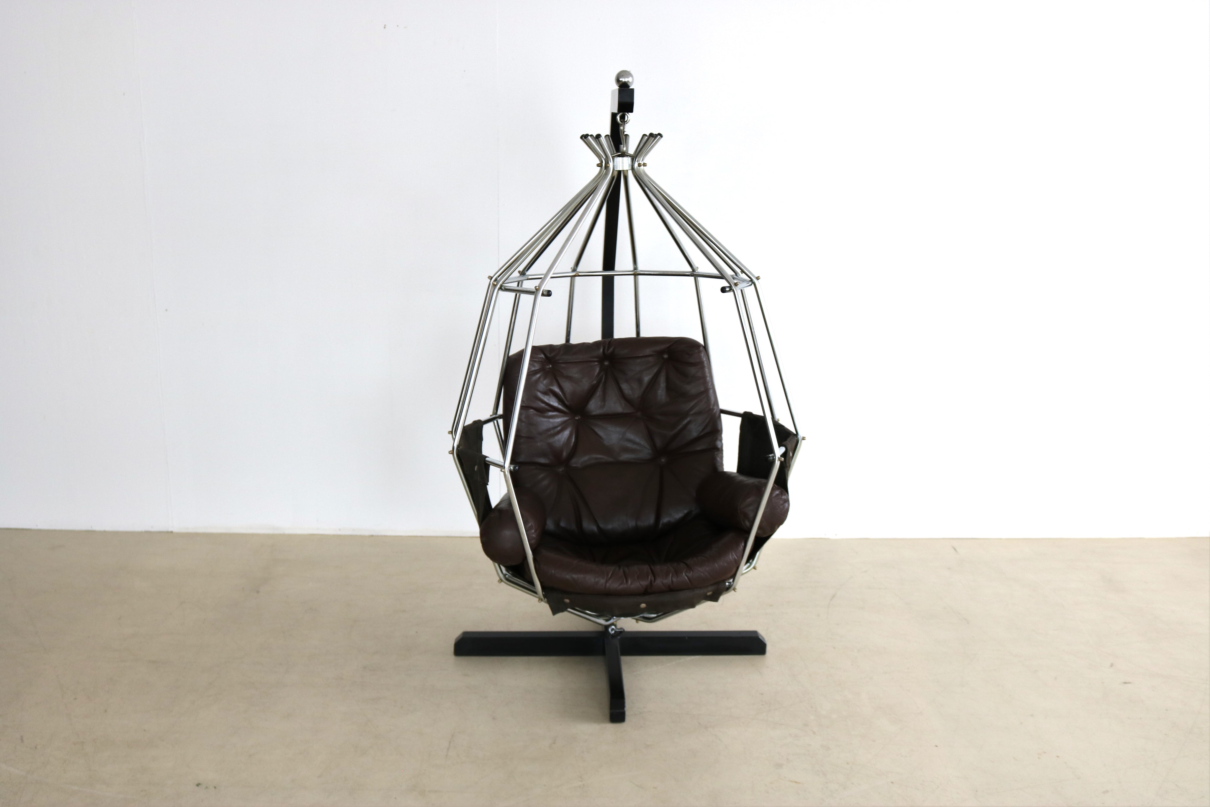 Vintage_hanging_lounge_chair_by_ib_arberg