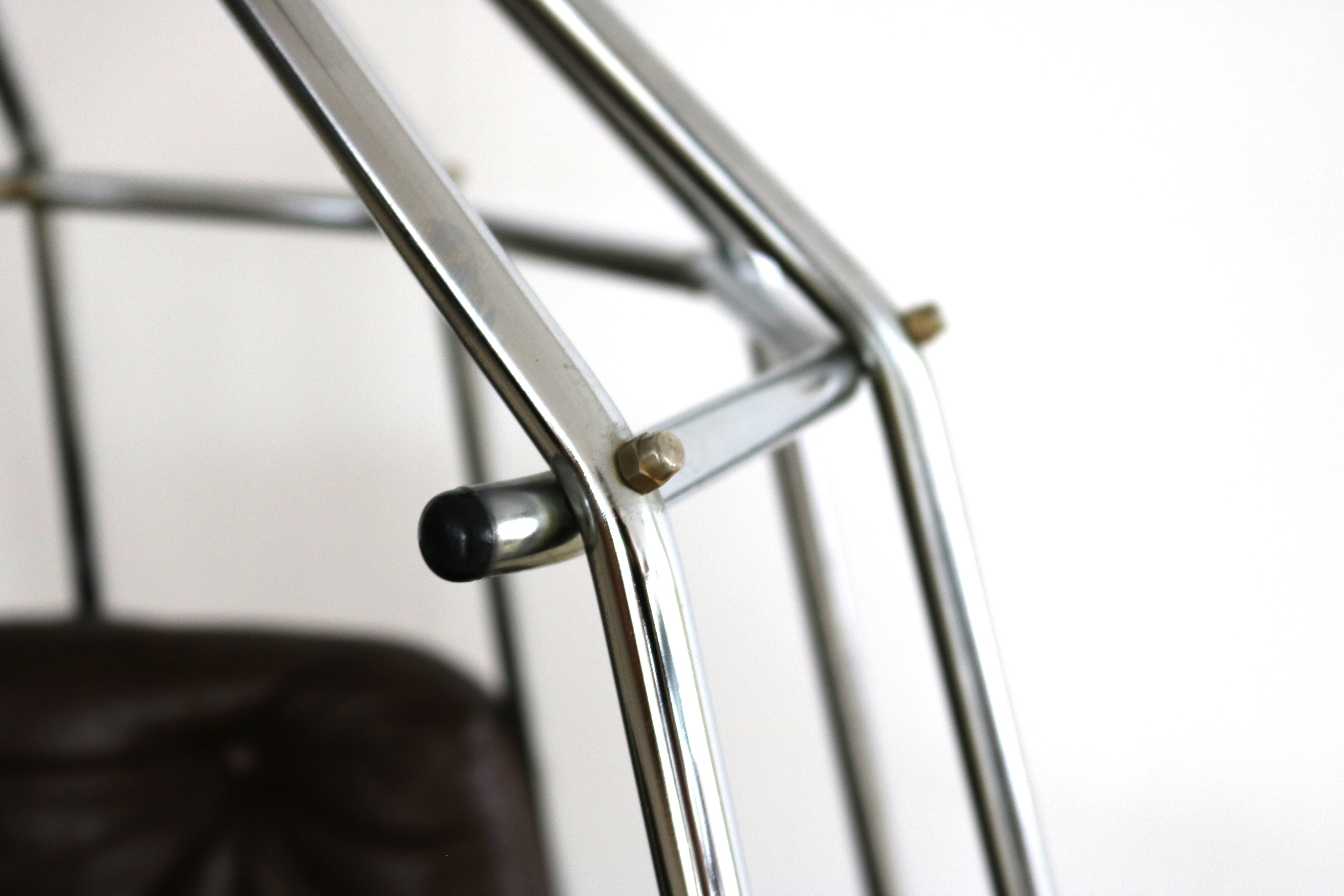 Vintage_hanging_lounge_chair_by_ib_arberg